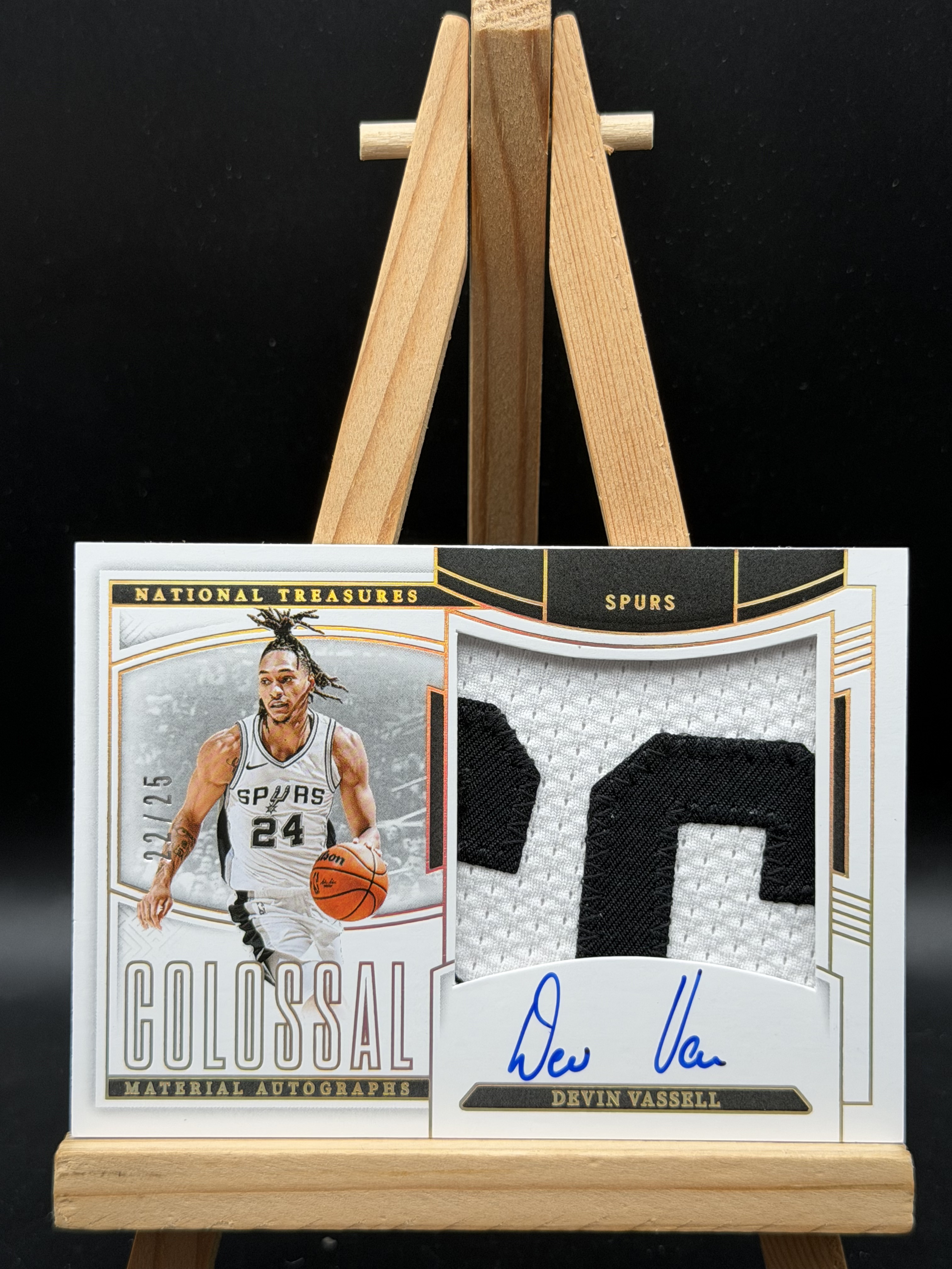 2024-25 Panini National Treasures Devin Vassell 德文 瓦塞尔 马刺 国宝 PA colossal 25编 金折 卡签 签字 GU落场球衣物料 patch