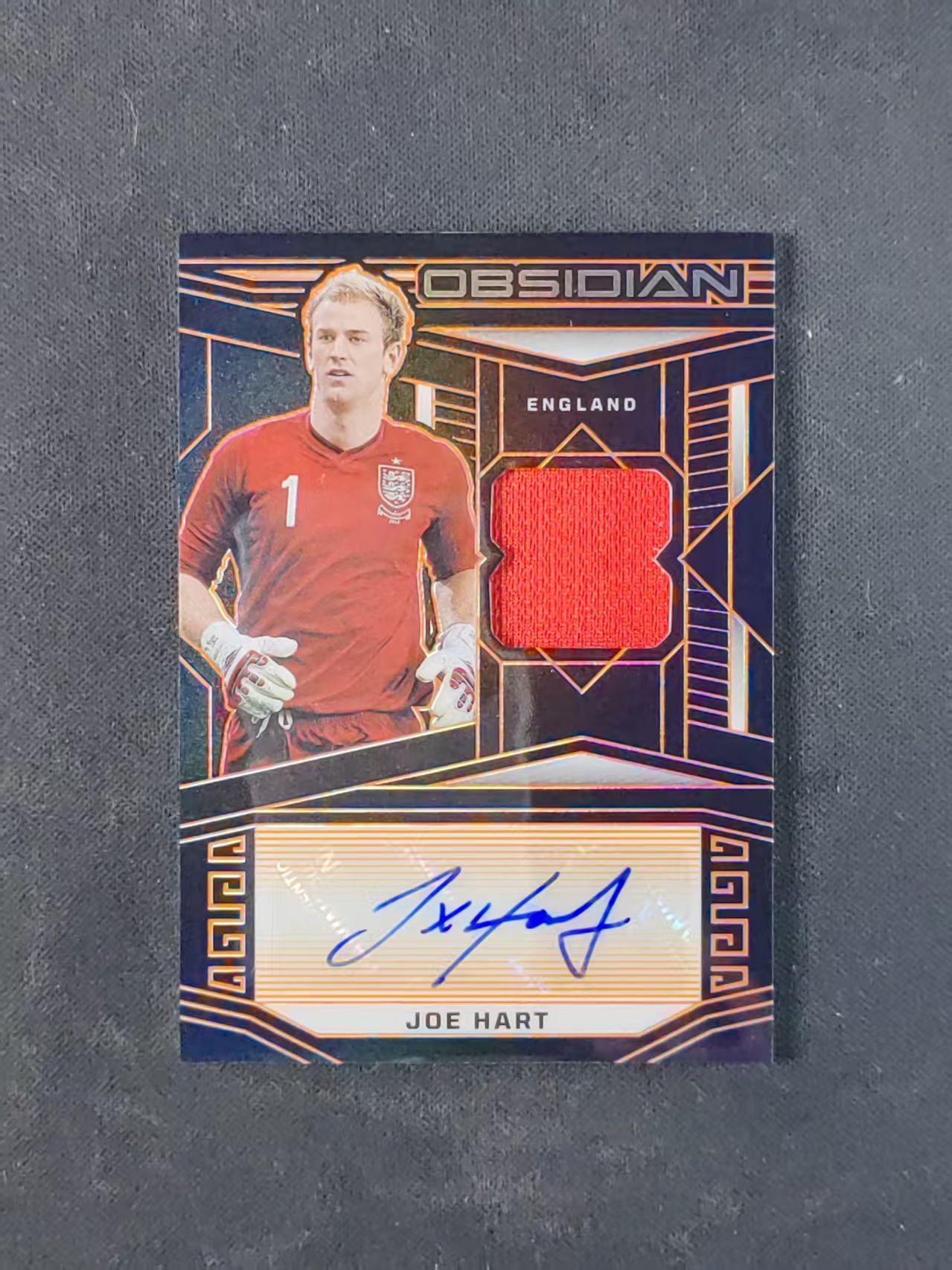 2023-24 Panini Obsidian Joe Hart 【林林拍卖吹c王】黑曜石系列 国家队 英格兰 乔哈特 09/99编 橙折 球衣实物物料 签字