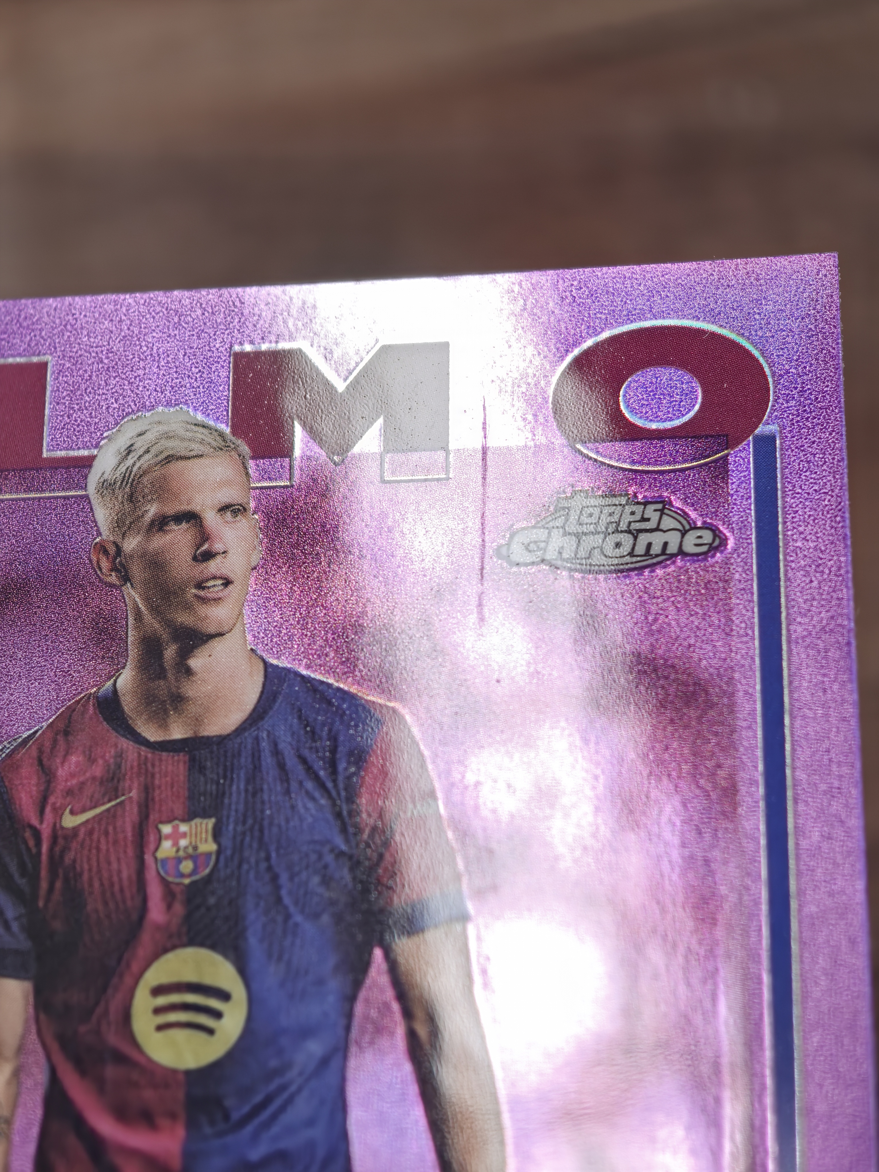 2025 Topps Chrome 足球 欧冠 巴塞罗那 Dani Olmo 达尼・奥尔莫 062/299编 紫折 折射 微瑕 实卡精美 卡品如图 收藏必入 流浪