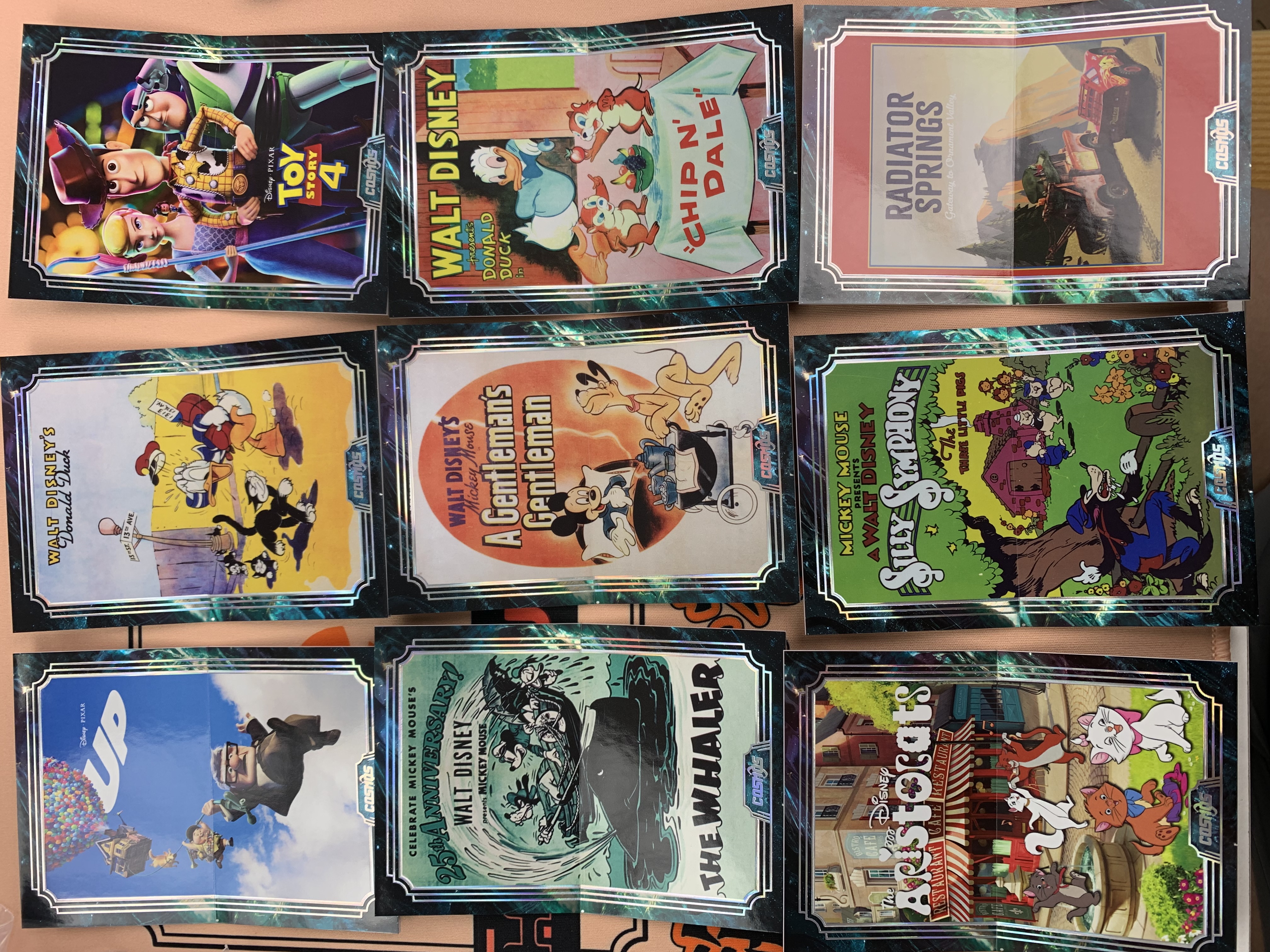 2025 Kakawow Disney 迪士尼cosmos 9张lot 海报小书 不重复 签字 关联:米奇 米妮 史迪奇 小熊维尼 乐佩 艾莎 贝儿 爱丽儿 topps 7