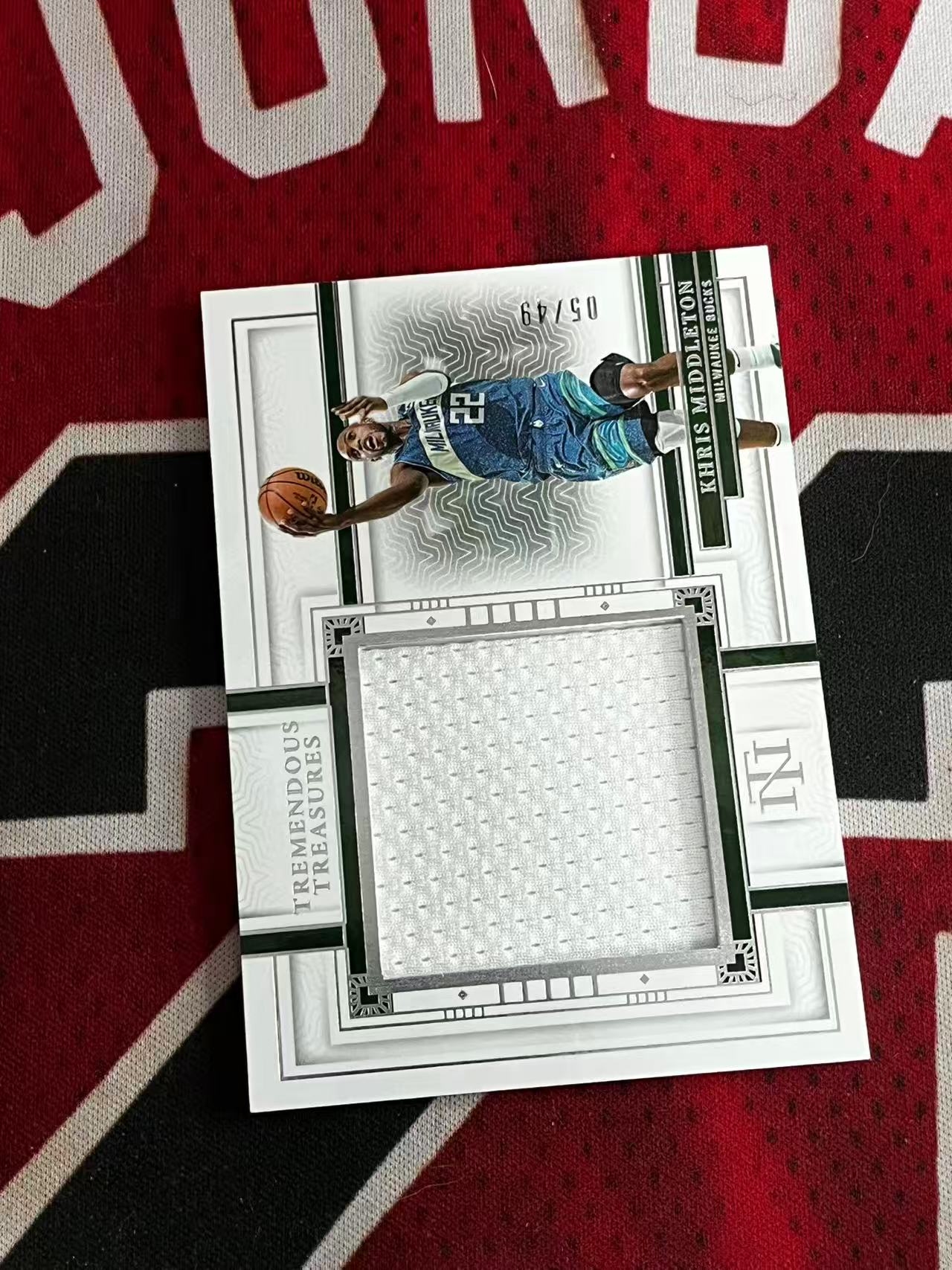 【接寄拍】2023-24 PANINI NATIONAL 国宝高端系列 雄鹿 那个男人 克里斯米德尔顿 49编 GU 大窗亲穿落场球衣物料切割 衣料实物卡 专收凑套必备【烂臭嘴拍卖】