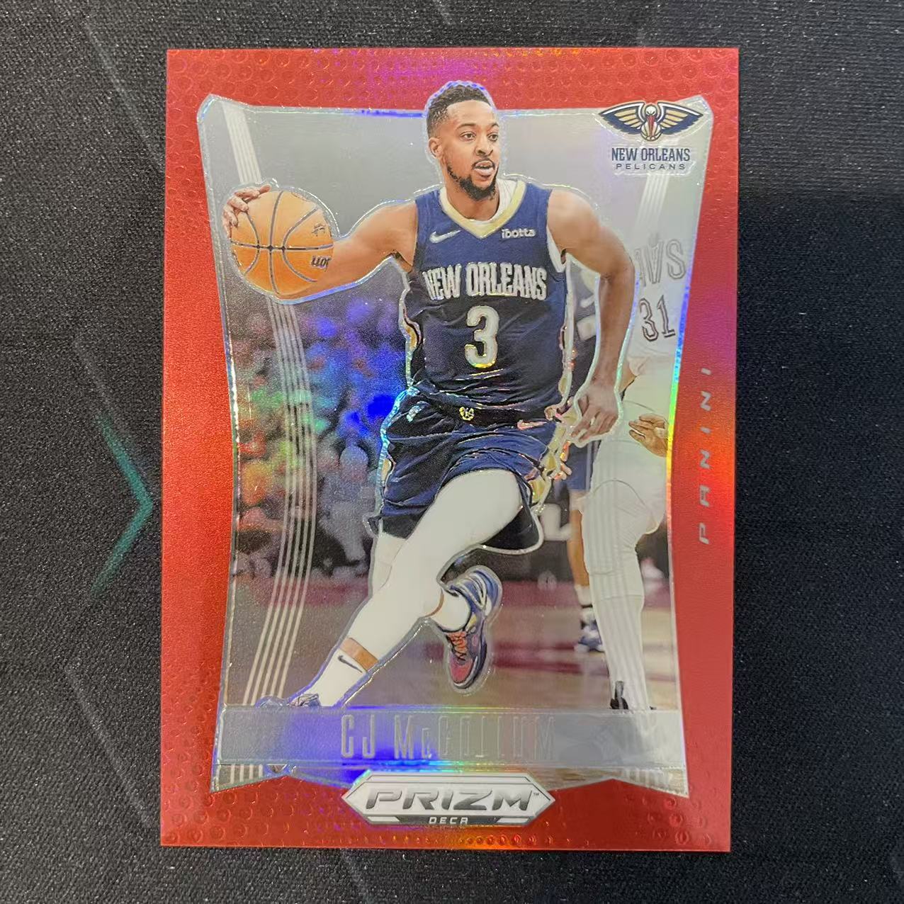 2023-24 Panini Prizm CJ McCollum 【阿福代卖】CJ 麦科勒姆 鹈鹕 红折 199编 收藏必备(行行行A)