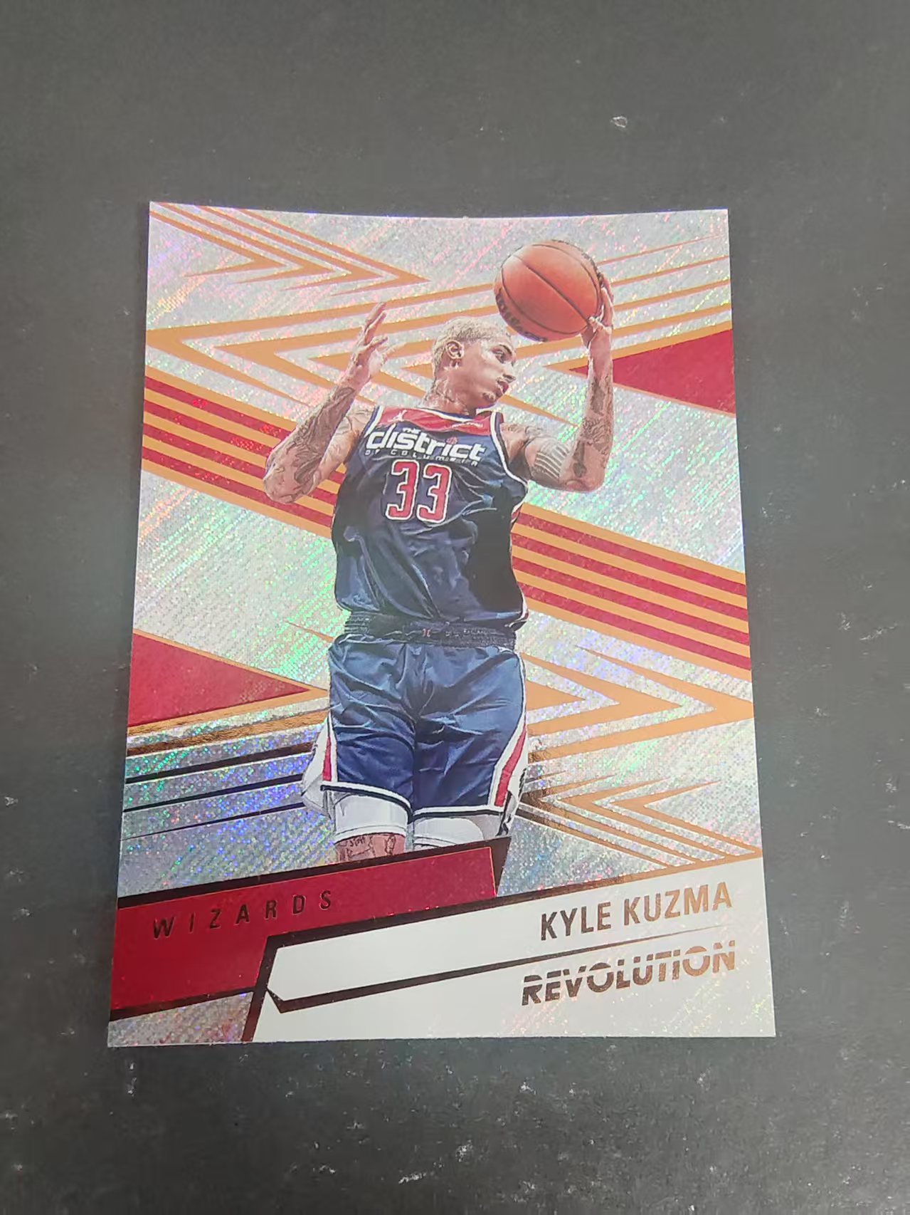 【可合并,不累计】2024-25 Panini Revolution Kyle Kuzma 凯尔 库兹马 奇才 革命 折射 边角瑕疵 #71