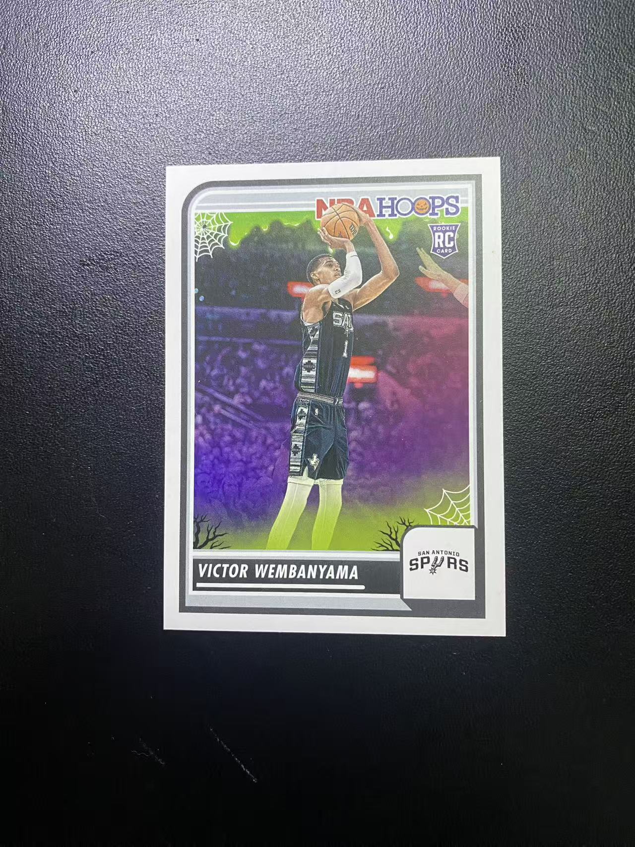 2023-24 Panini Hoops Victor Wembanyama RC 马刺 新秀年 文班亚马 万圣节 正BASE 卡品如图 值得收藏 dm