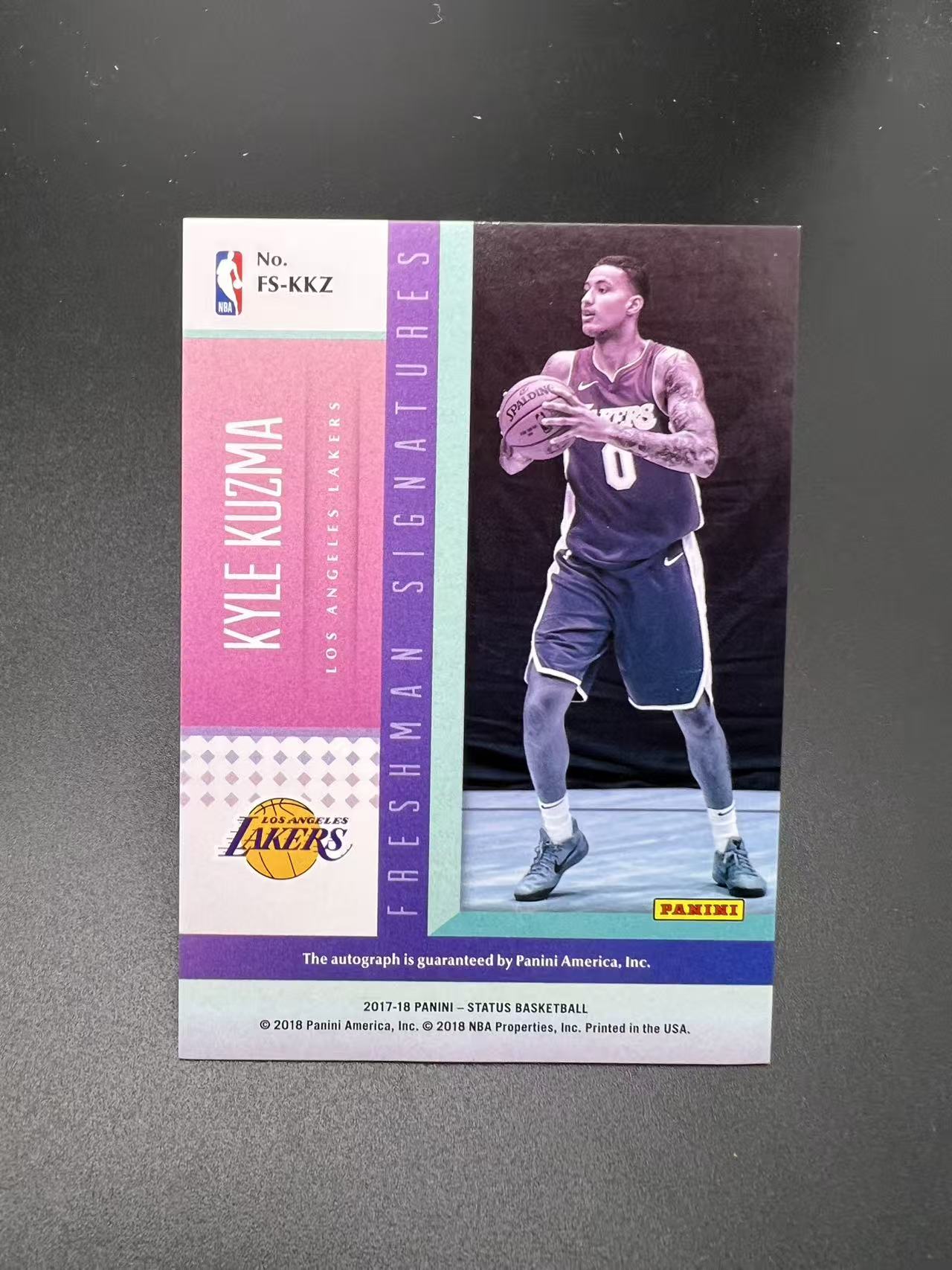 2017-18 Panini Status Kyle Kuzma RC 【湖水蓝拍卖】 库兹马 新秀 湖人 签字 auto 专收必备 yyq