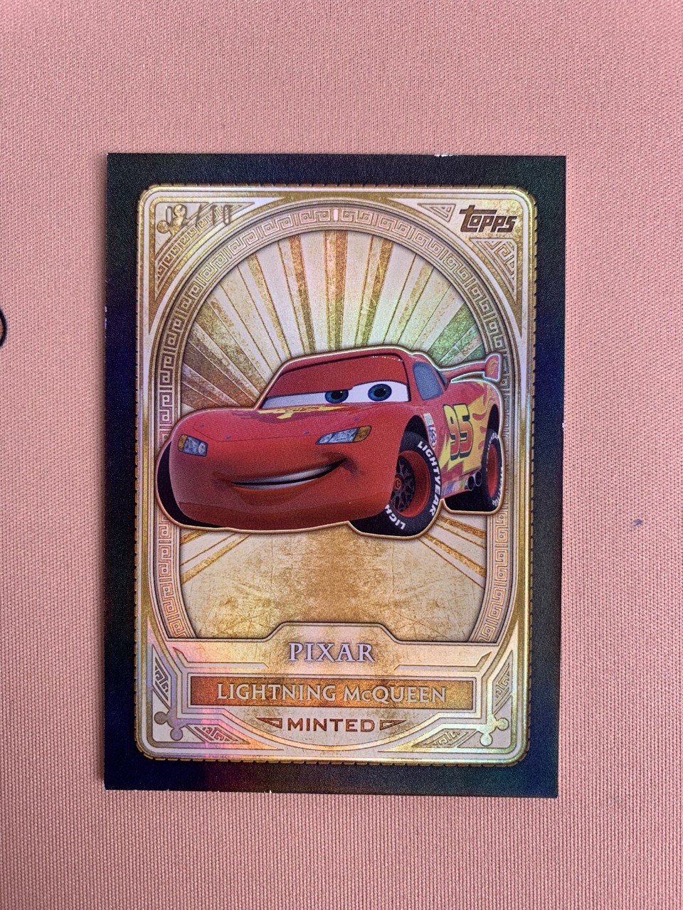 2025 Topps Disney 迪士尼 mint系列 闪电麦昆 黑折 02/10 金平行 微瑕 卡品如图 关联:米奇 米妮 史迪奇 小熊维尼 乐佩 艾莎 贝儿 爱丽儿 topps