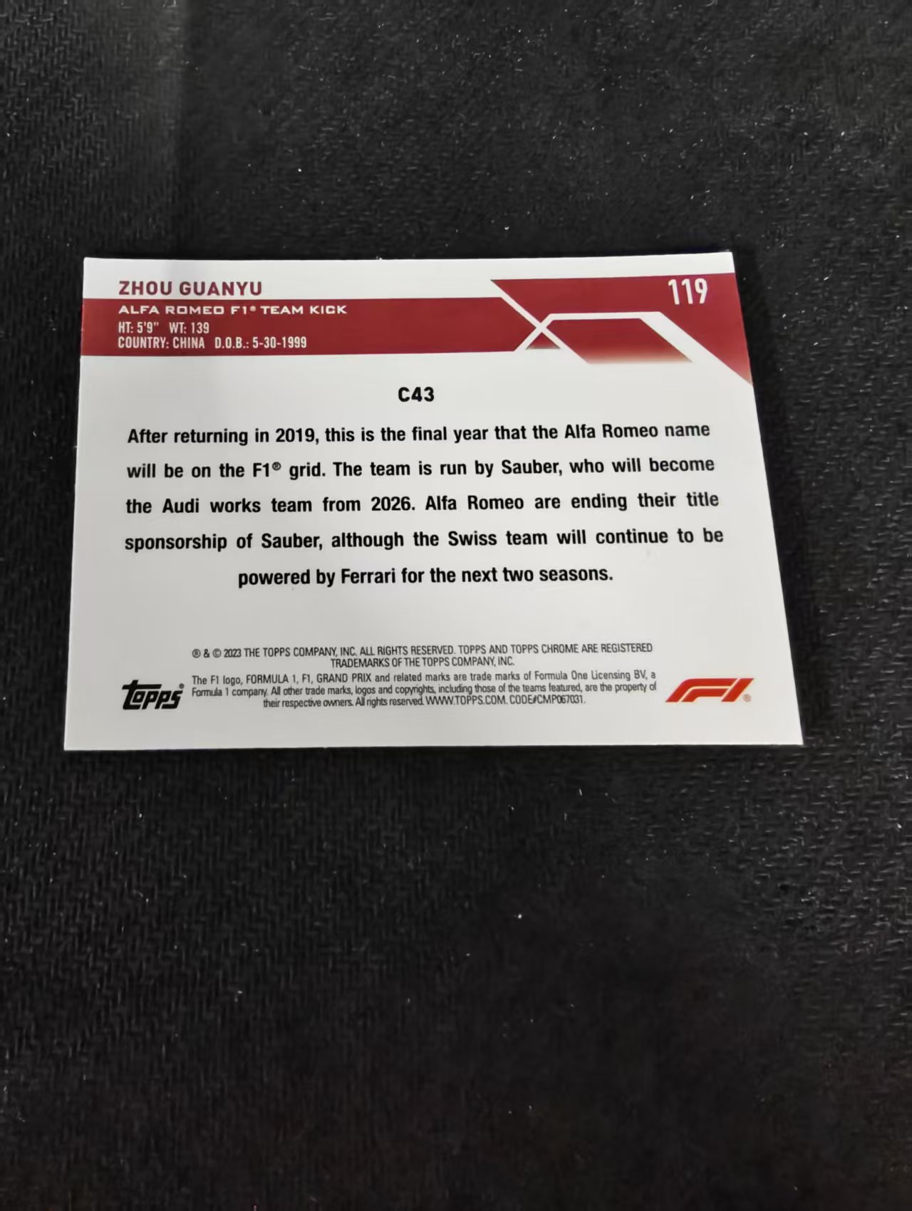 2023 Topps Chrome F1 Zhou Guanyu 周冠宇 阿尔法罗密欧 划痕 边角瑕疵 #119