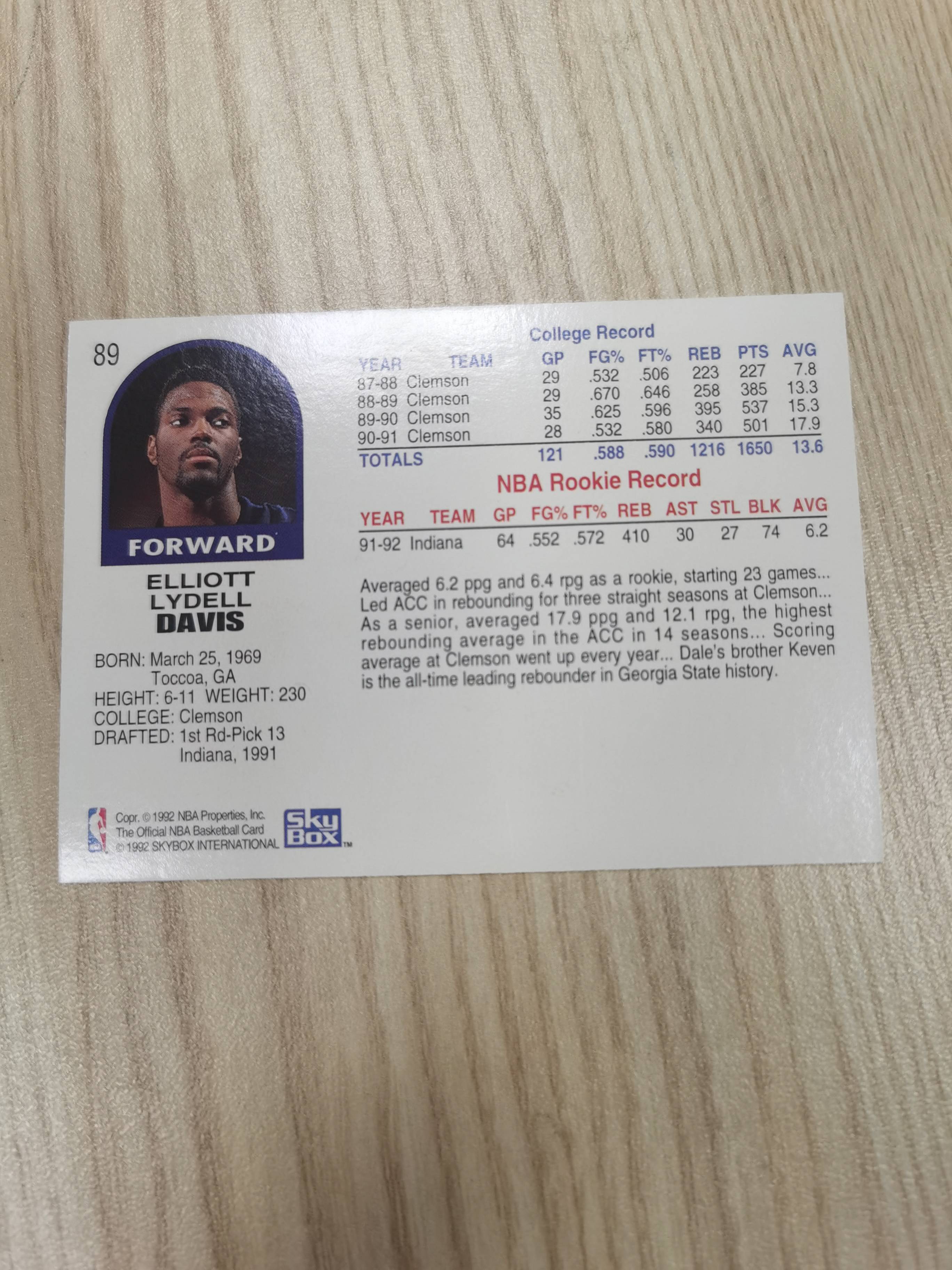 1991-92 SkyBox Base Dale Davis 1991-92 戴尔-戴维斯 skybox #89 1届全明星 防守悍将 步行者 硬通货 极具收藏价值