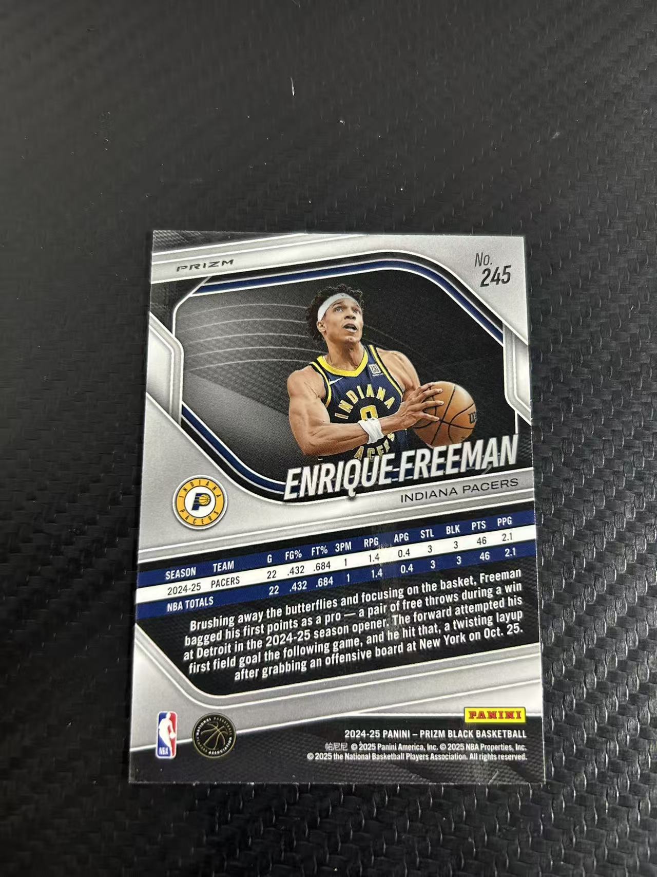 2024-25 Panini Prizm Black Enrique Freeman RC #245【灯灯拍卡】 PZ 新秀年 RC 步行者 恩里克弗里曼 折射 银折 特卡 收藏必备【暴走】