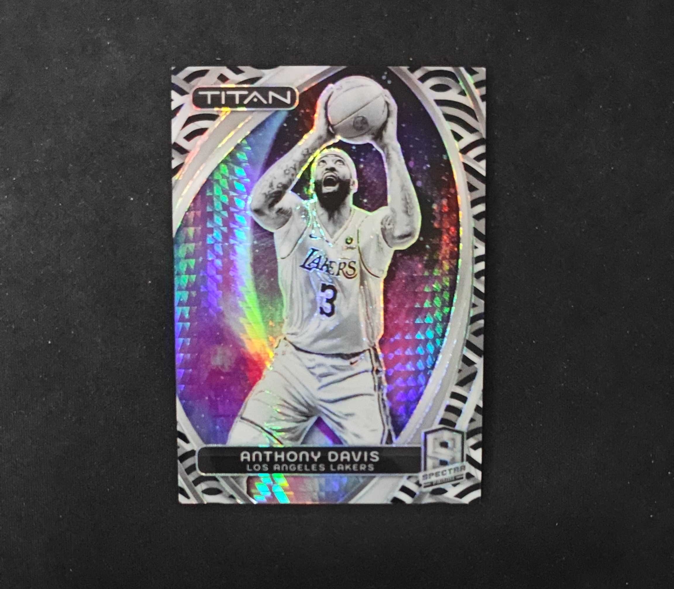 2023-24 Panini Spectra Anthony Davis 【SC拍卖】光谱 湖人 安东尼戴维斯 泰坦特卡 大比例 祥云折 收藏必备(ing哥)