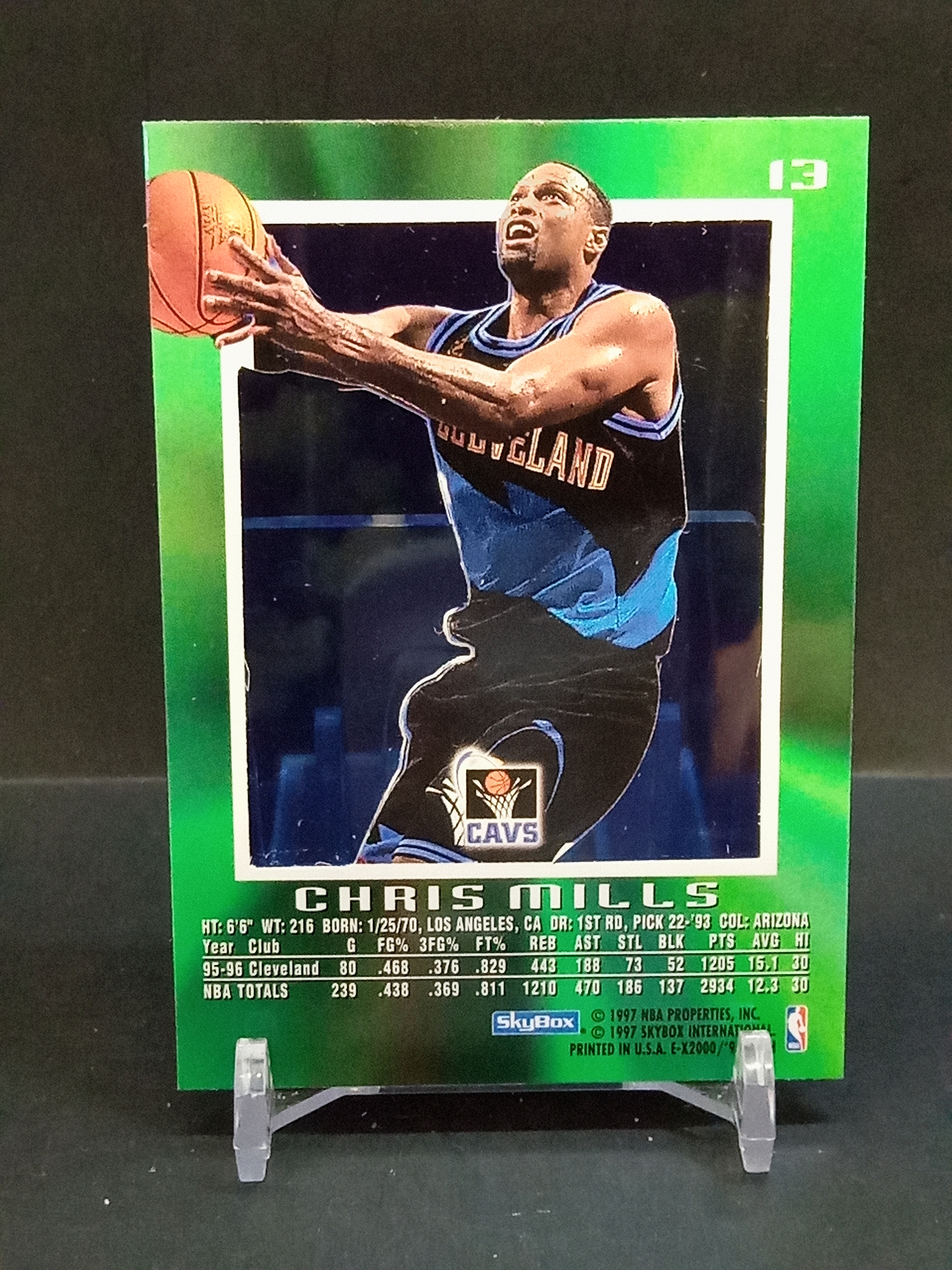 【DC拍卖】9.29小科比(微瑕)`1996-97 Skybox E-X2000 #13 Chris Mills 克里斯米尔斯 克利夫兰骑士 绿渐变胶片折射老球星卡`