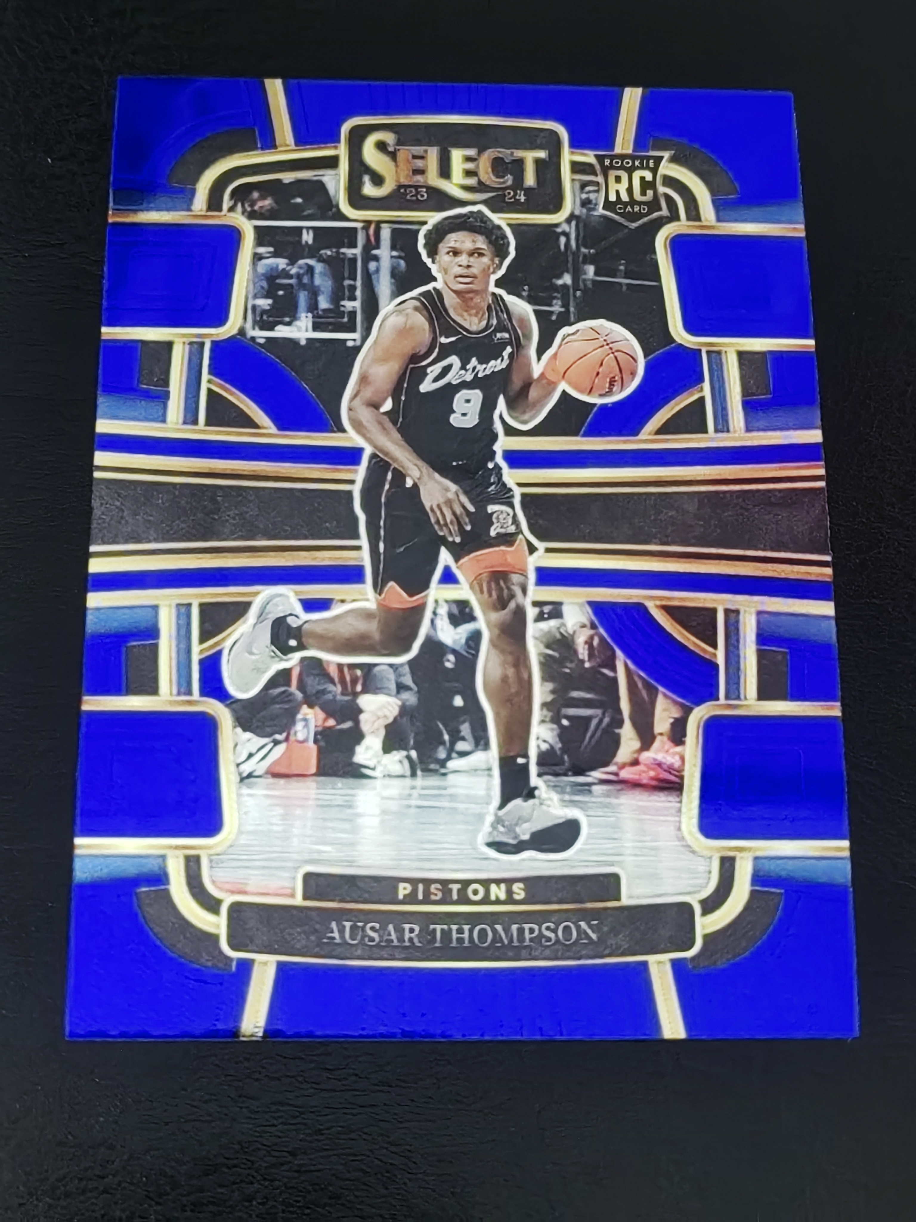 2023-24 Panini Select Ausar Thompson RC SELECT 新秀 奥萨尔·汤普森 活塞 蓝折 篮 白边白角 不保卡品 卡品如图