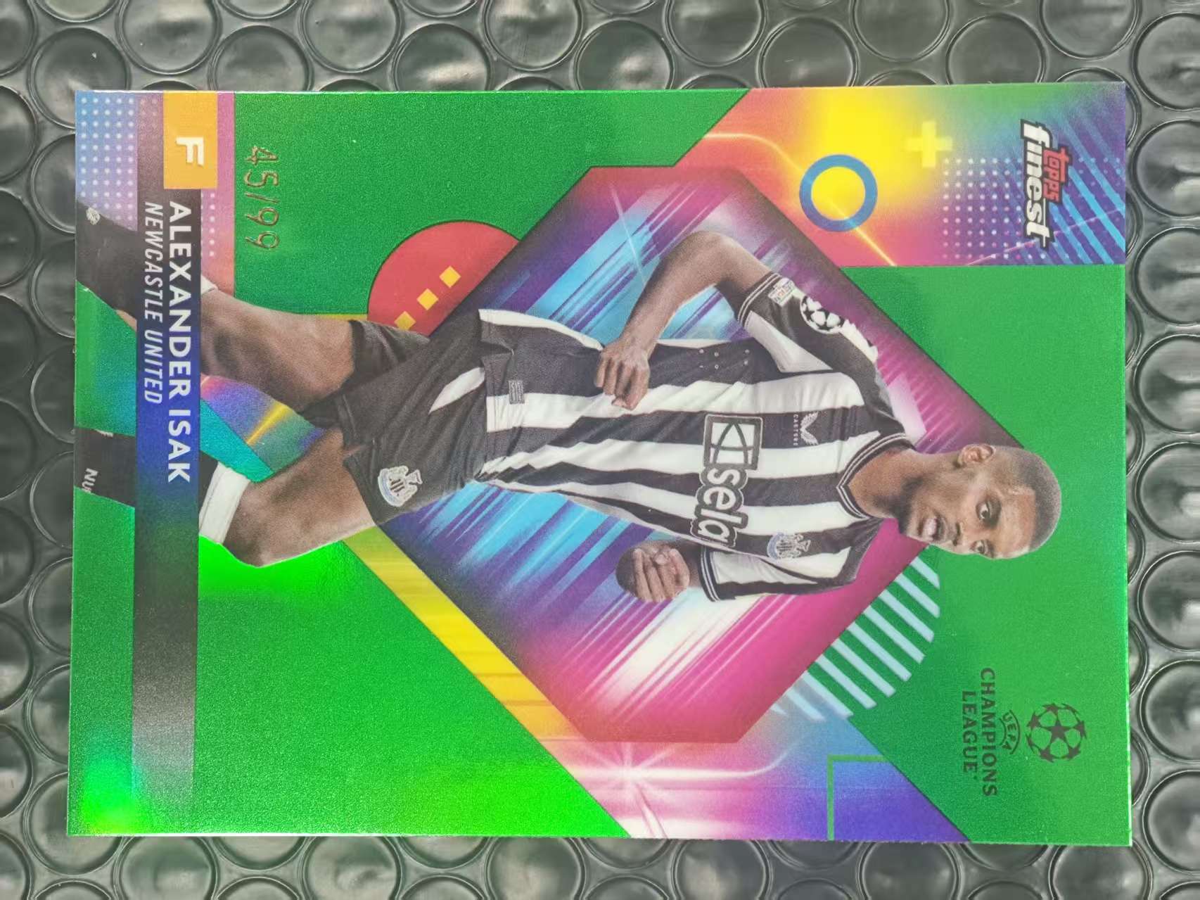 2023-24 Topps Finest Alexander Isak 欧冠 纽卡斯尔联 亚历山大 伊萨克 45/99编 绿折 折射 卡品如图【原地起飞卡社】MVP11.6