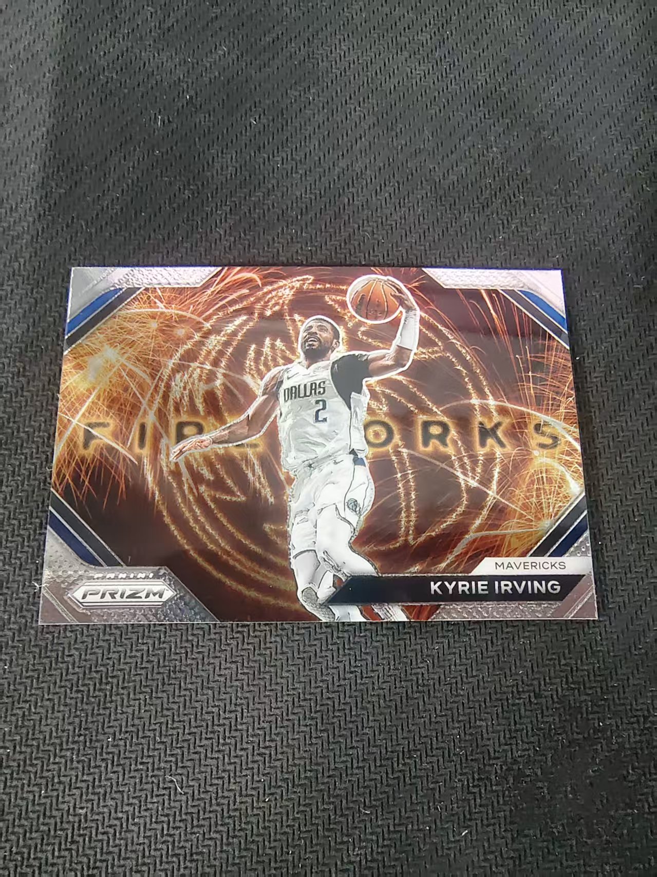 【可合并,不累计】2023-24 Panini Prizm Kyrie Irving 凯里 欧文 德鲁大叔 独行侠 烟花特卡 PZ 划痕 边角微瑕 介意勿拍 #9
