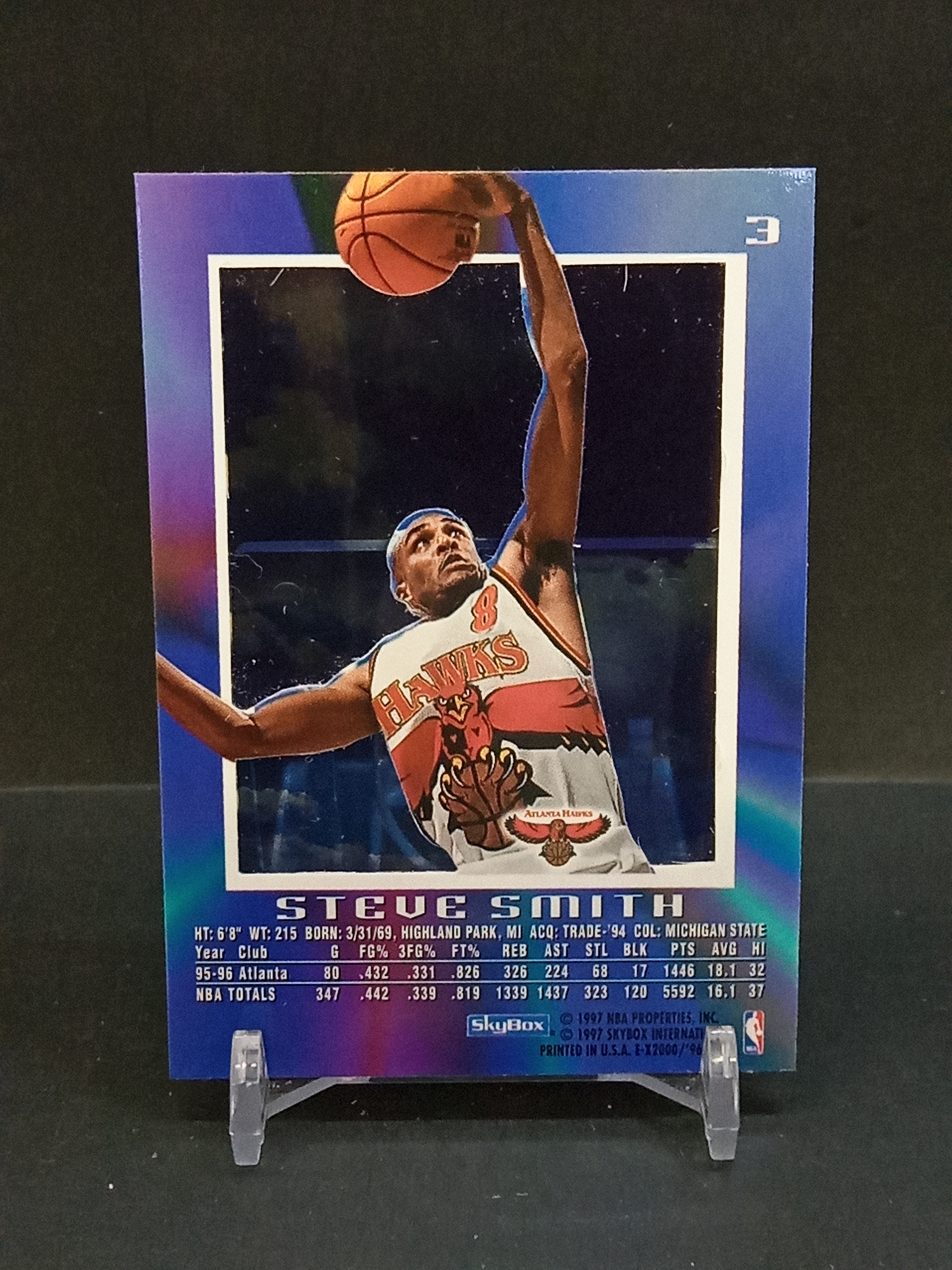 【DC拍卖】9.29小科比(微瑕)`1996-97 Skybox E-X2000 #3 Steve Smith 史蒂夫史密斯 亚特兰大老鹰 蓝彩渐变胶片折射老球星卡`