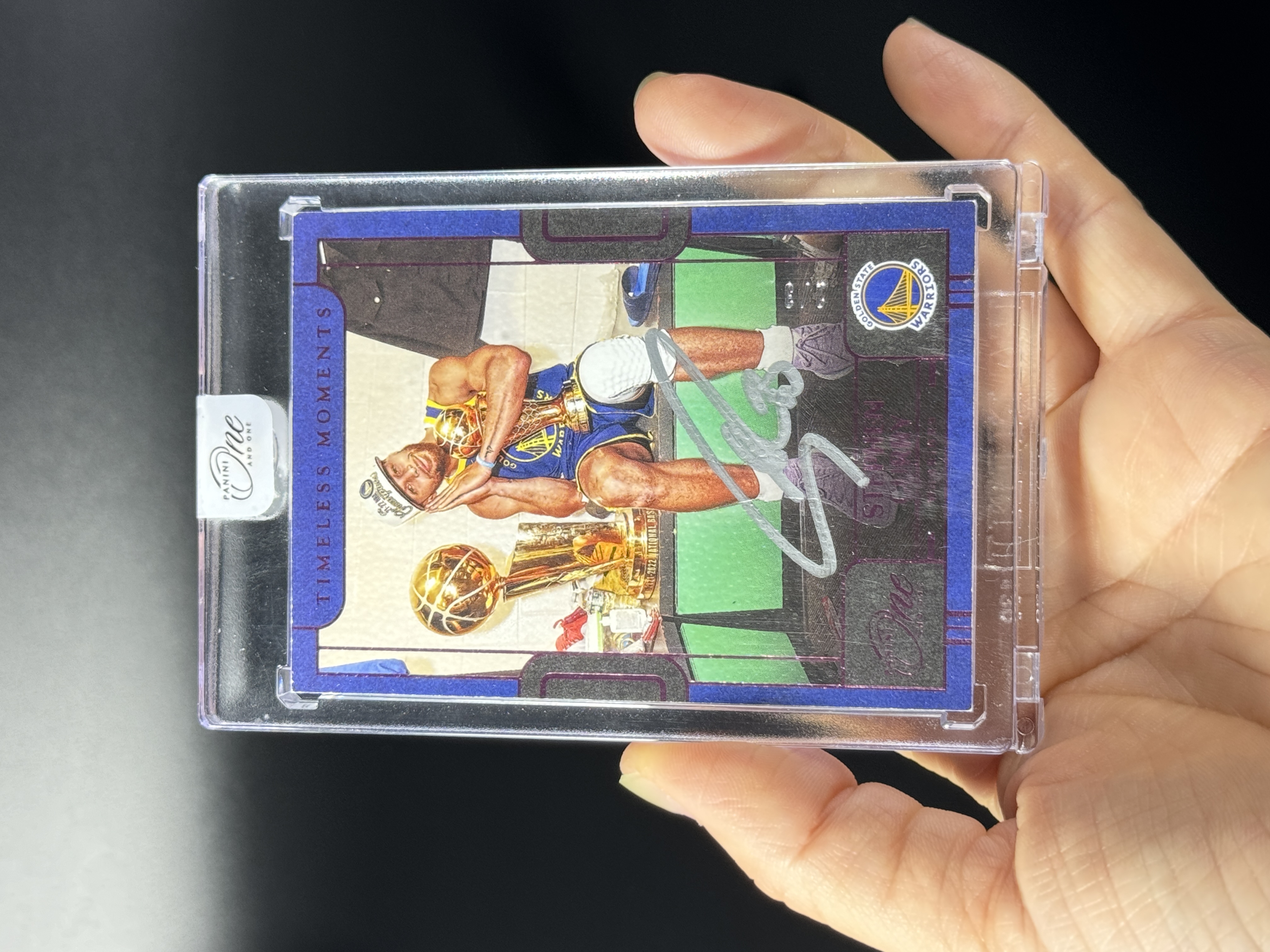 【喷子拍卖】2022-23 One And One Stephen Curry 金州勇士 斯蒂芬 库里 总冠军+FMVP 双奖杯 moments 时刻 签字 3编 粉版 银笔 卡签 最有价晚安选图 大hit 原封砖 送订制壳 XUXU