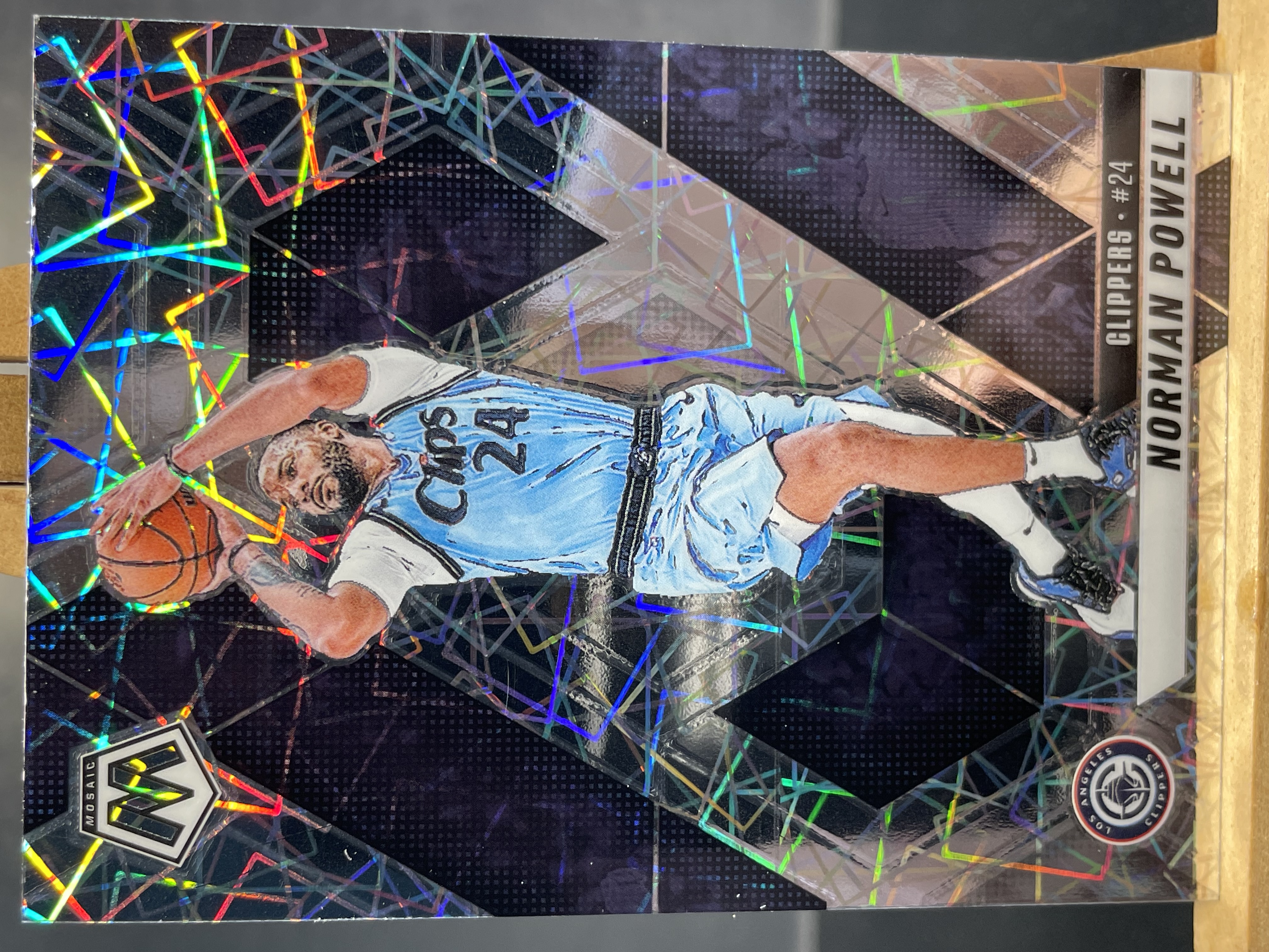 (B7) 2024-25 PANINI 马赛克系列 折射 诺曼 鲍威尔 快船 实卡好看 收藏凑套必备 卡品如图 !!!