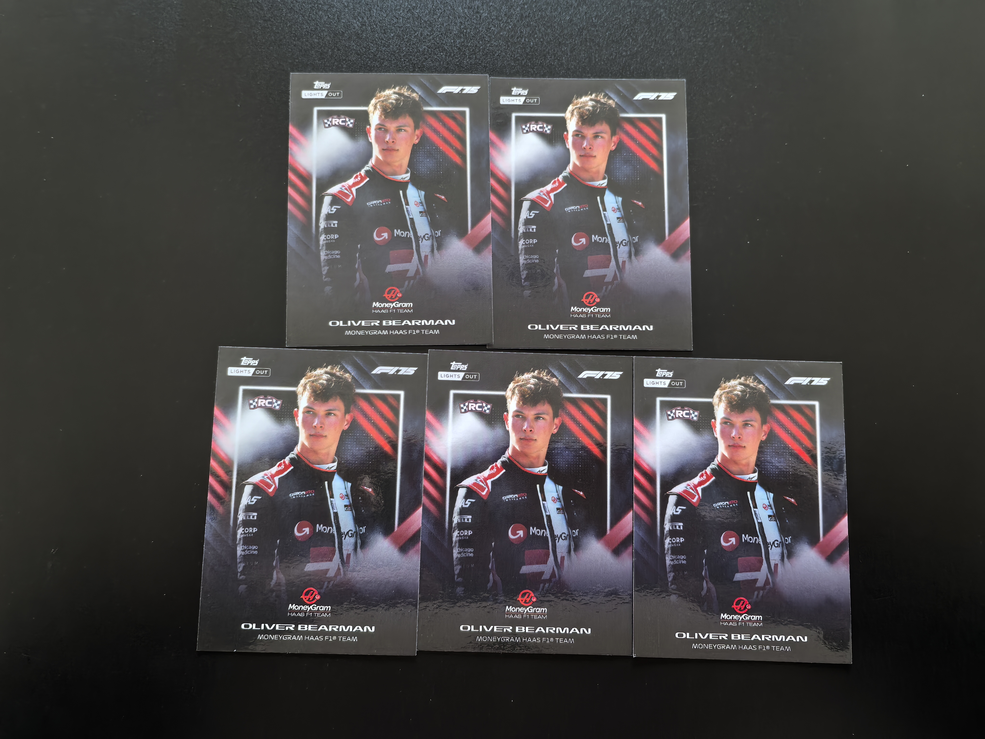 2025 Topps F1 方程式赛车 Light Out 车灯系列 Oliver Bearman Drivers 哈斯车队 熊男 奥利弗 贝尔曼 新秀RC标 未来可期 卡品如图