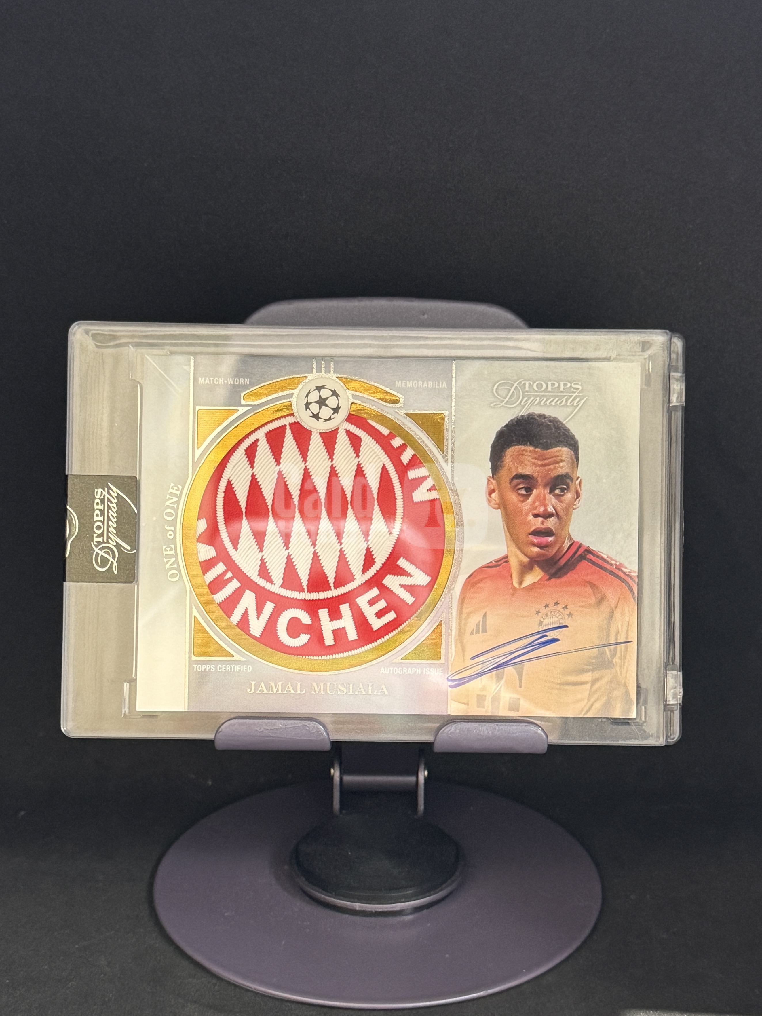2024-25 Topps Dynasty Jamal Musiala UEFA 王朝 最好卡种 拜仁 队徽切割 落场 穆夏拉 穆西亚拉 顶级卡 球衣 签字 卡签 1/1编 1编 one of one