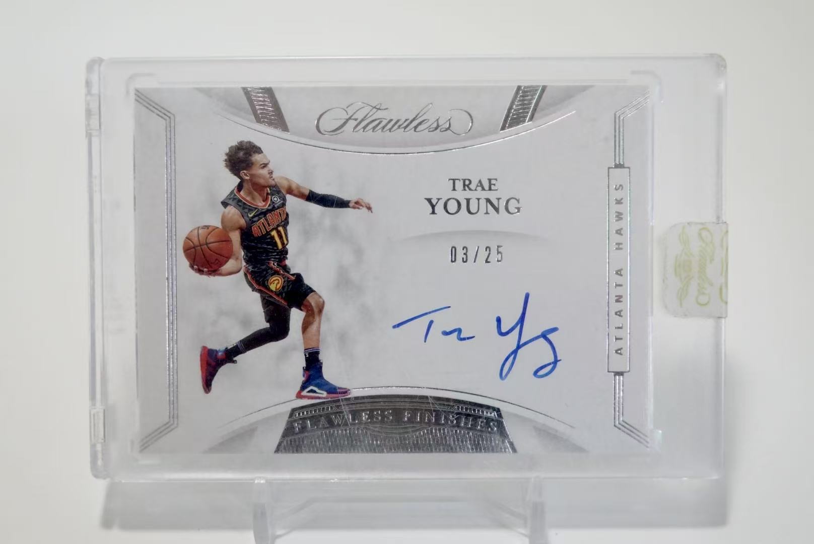 2019-20 Panini Flawless 特雷杨 【芽77】手提 老鹰 特雷杨 25编 签字 原封砖 背面砖脏 可修复 卡品好