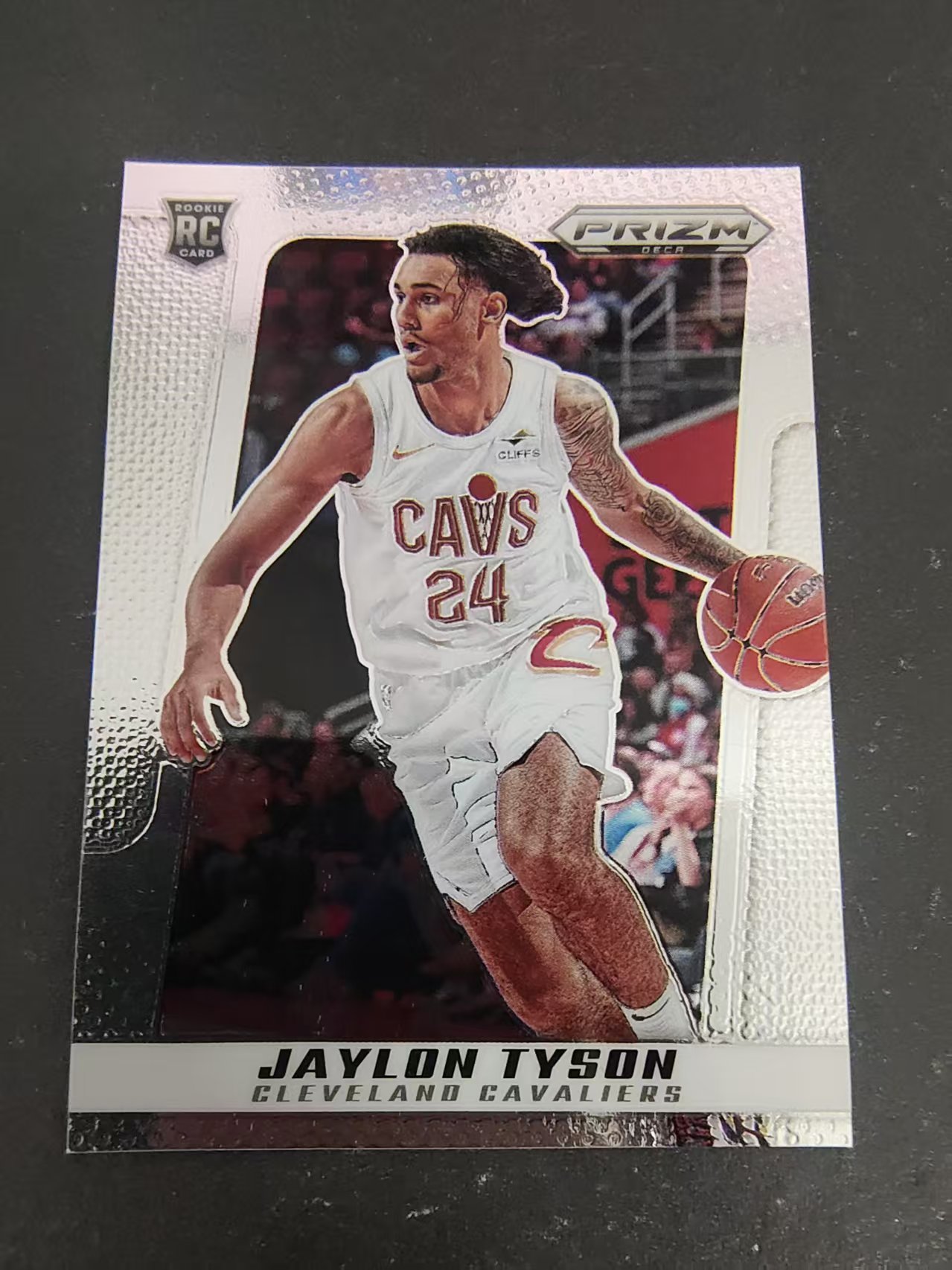 【可合并,不累计】2024-25 Panini Prizm Deca Jaylon Tyson 骑士 杰隆 泰森 新秀 PZ 复刻 划痕 边角瑕疵 #151