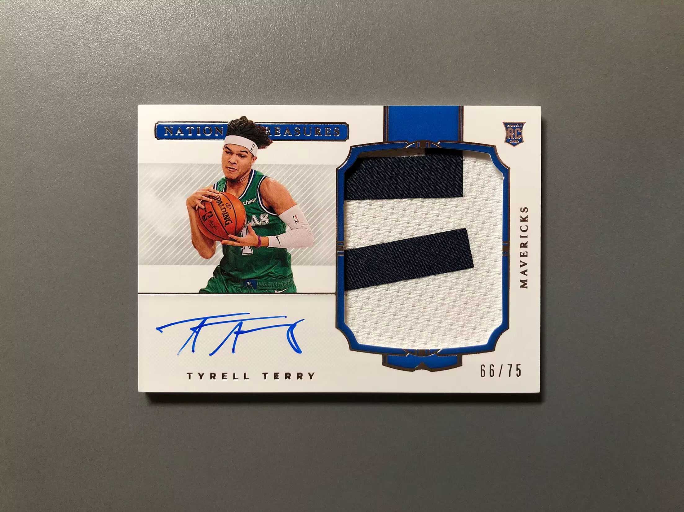 2020-21 Panini National Treasures Tyrell Terry RC 蒂雷尔·特里 独行侠 新秀 RC 球衣 签字 卡签 RPA 75编 切割暴力 瑕疵如图 FT049