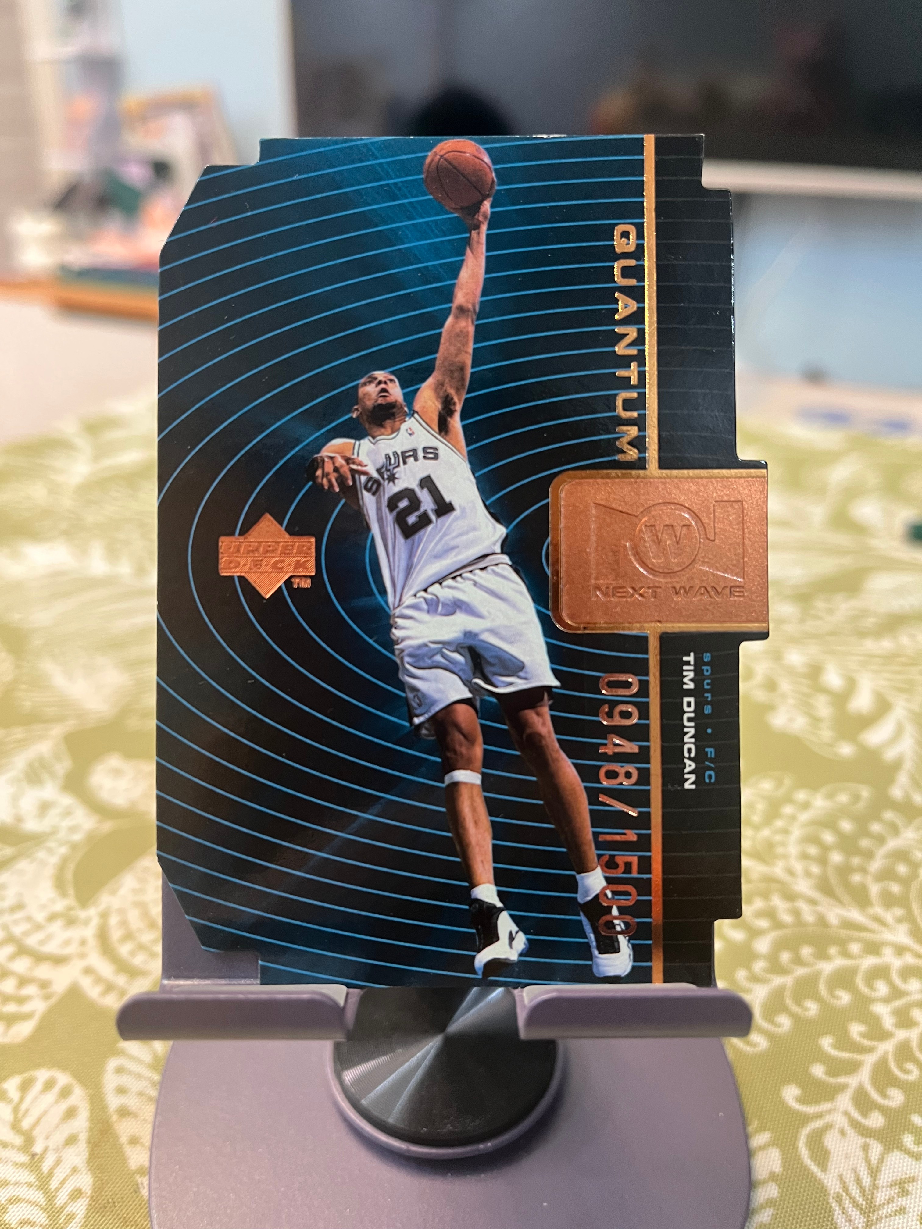 1999 Upper Deck 老卡 老特 Tim Duncan 蒂姆 邓肯 石佛 马刺【带编 0948/1500 异形切割 铜标 NEXT WAVE】【边角瑕疵如图 介意勿拍】#1031