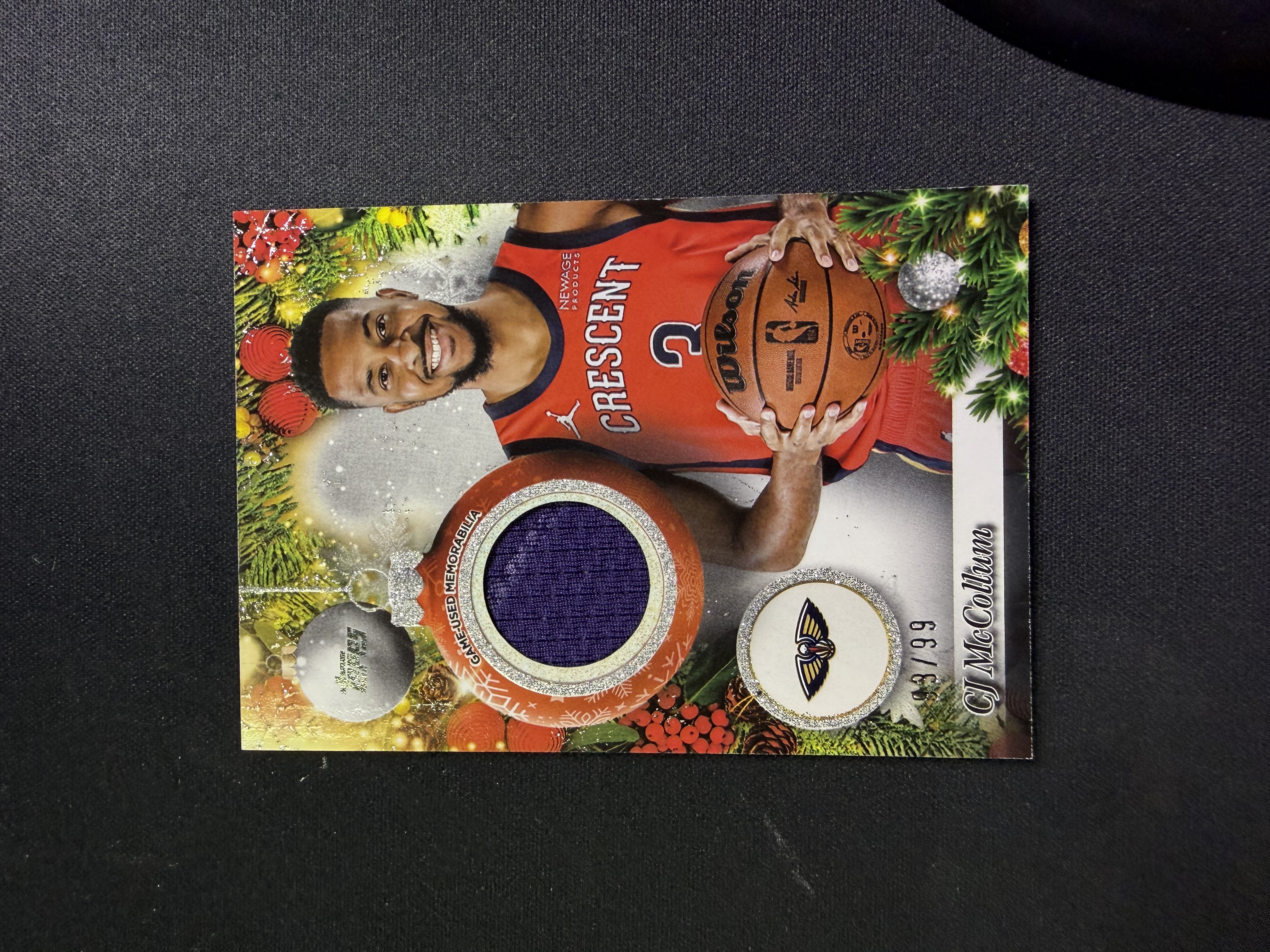 2025-26 Topps Holiday Mega CJ McCollum CJ 麦科勒姆 鹈鹕 圣诞节 99编 物料 亲穿球衣 PPP