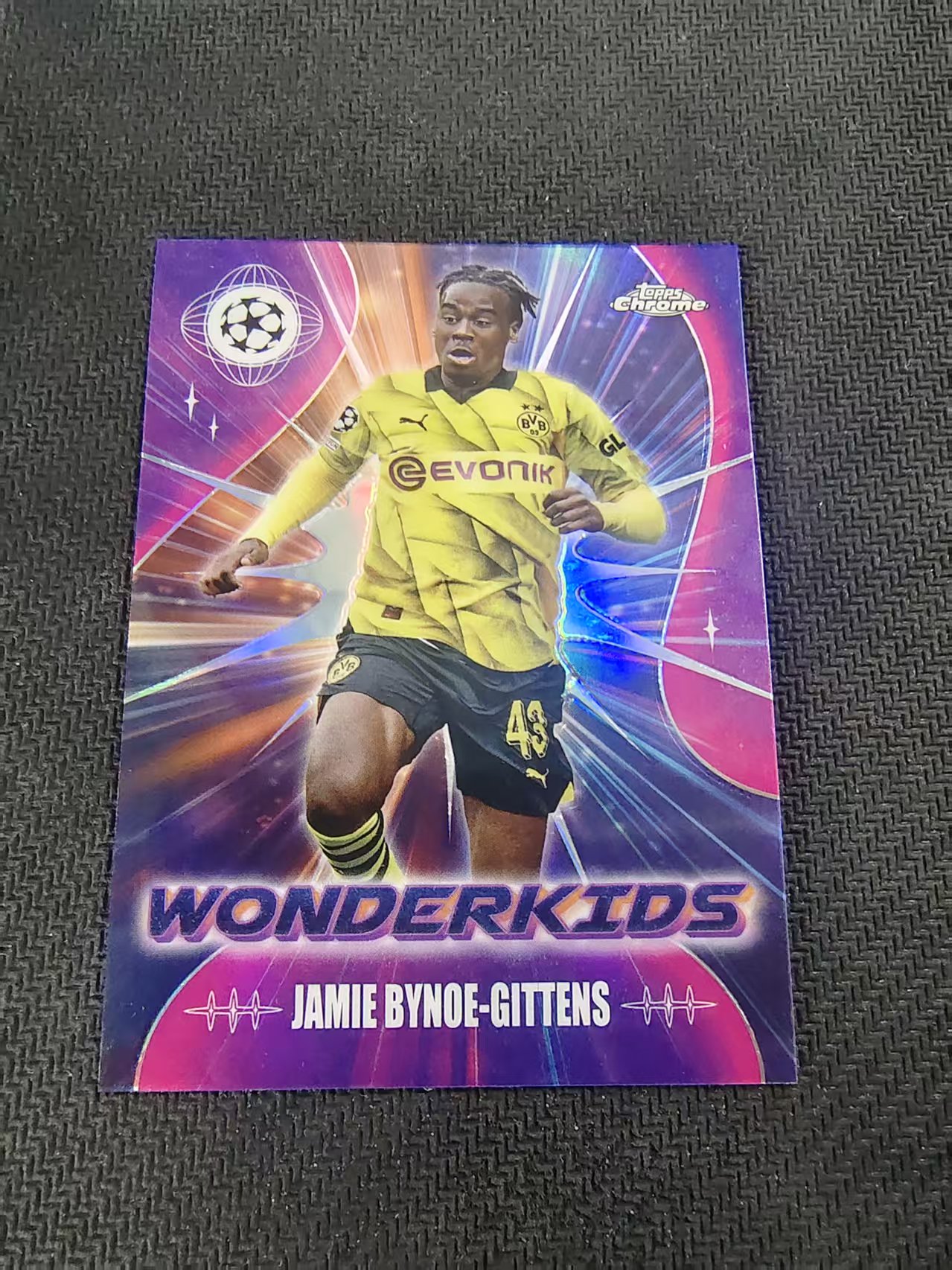 【可合并,不累计】2024 Topps Chrome Jamie Bynoe-Gittens 吉滕斯 多特蒙德 欧冠 神奇小妖特卡 银折 划痕 边角瑕疵 #7