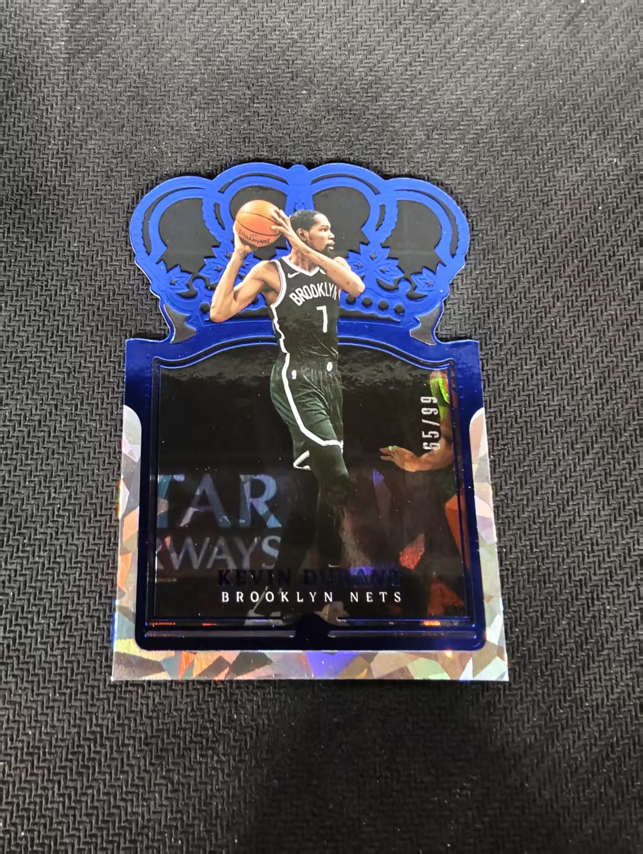 【汽水拍卖】2021-22 Panini Crown Royale Kevin Durant 篮网 凯文 杜兰特 KD 死神 皇冠 异形 蓝碎冰 99编 轻印