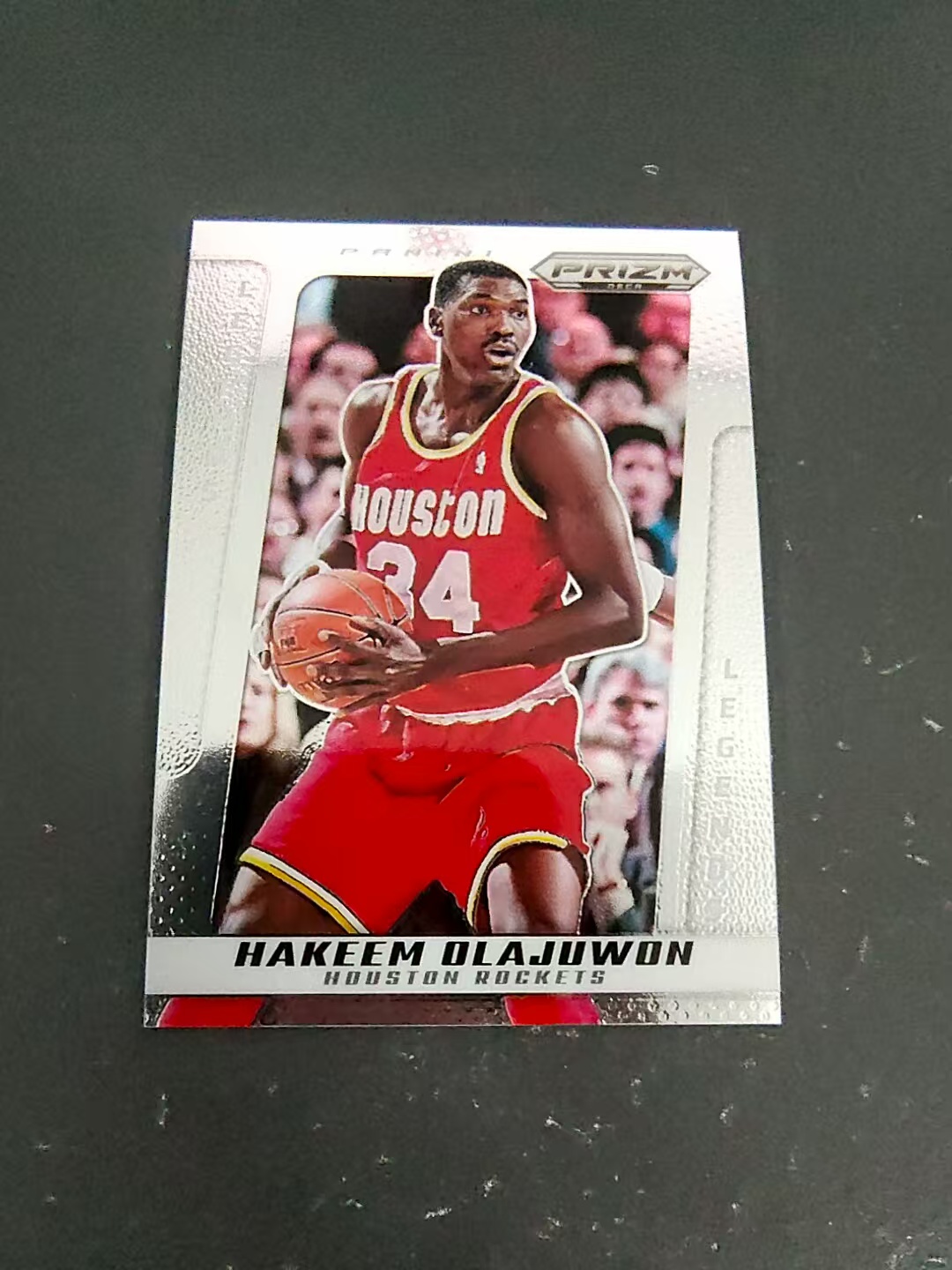 【可合并,不累计】2024-25 Panini Prizm Deca Hakeem Olajuwon PZ 奥拉朱旺 状元 PZ 复刻 划痕 边角瑕疵 #208