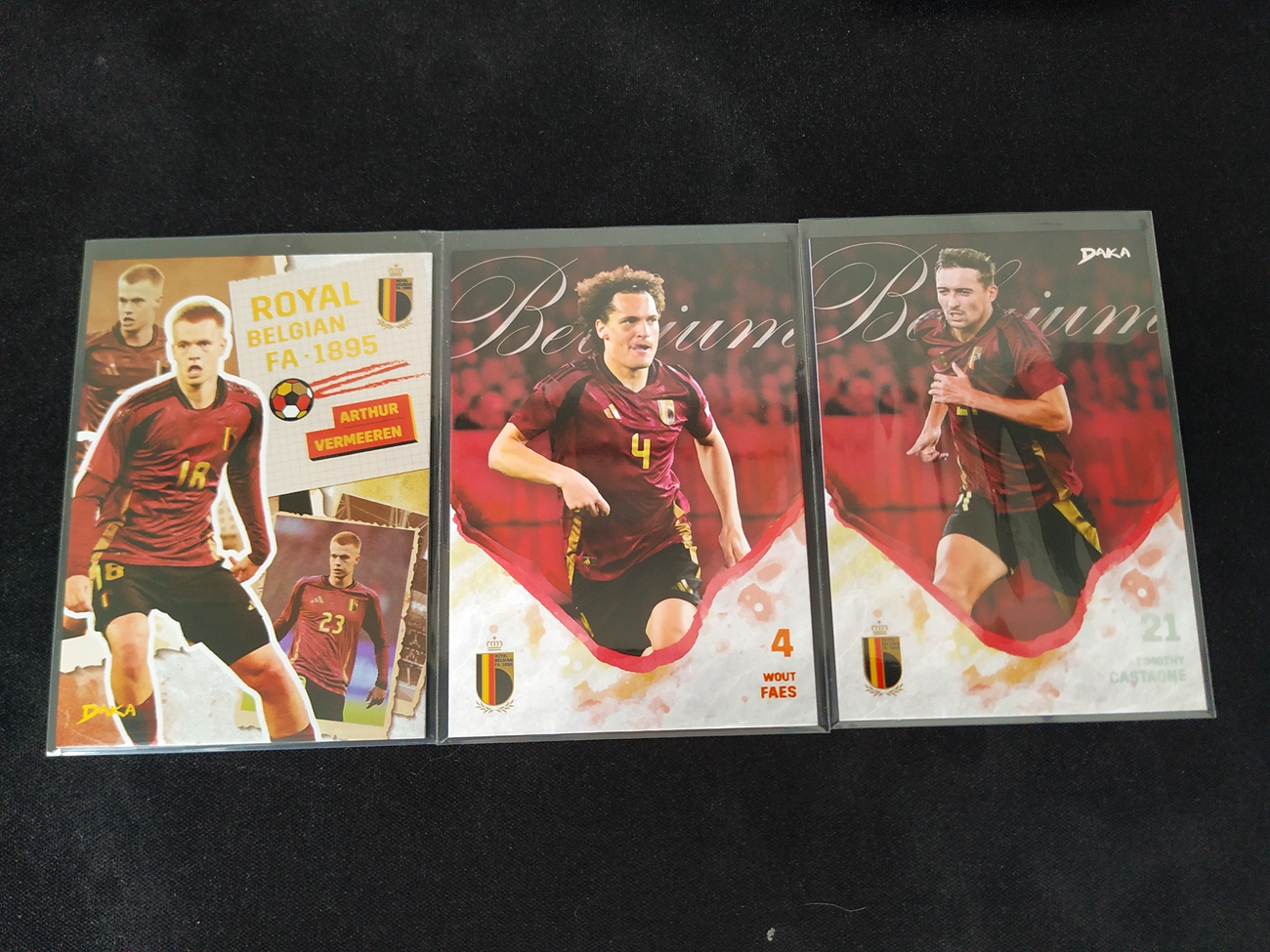 10-31 acrq 148 【钢蛋儿拍卖】 DAKA 2025 BELGIUM 比利时足球国家队 队盒 3张 特卡 base 99编 25编 10编 阿蒂尔 费尔梅伦 Arthur Vermeeren 沃特 法埃斯 Wout Faes 等