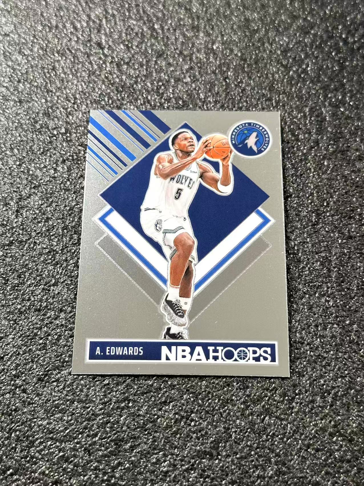 Basketball 安东尼 爱德华兹（Anthony Edwards 美职篮 球星卡 所有卡都有卡膜 NBA默认不保卡品 卡品如图 瑕疵如图 值得收藏 球星卡 硬卡可能自然弯曲 非常好看