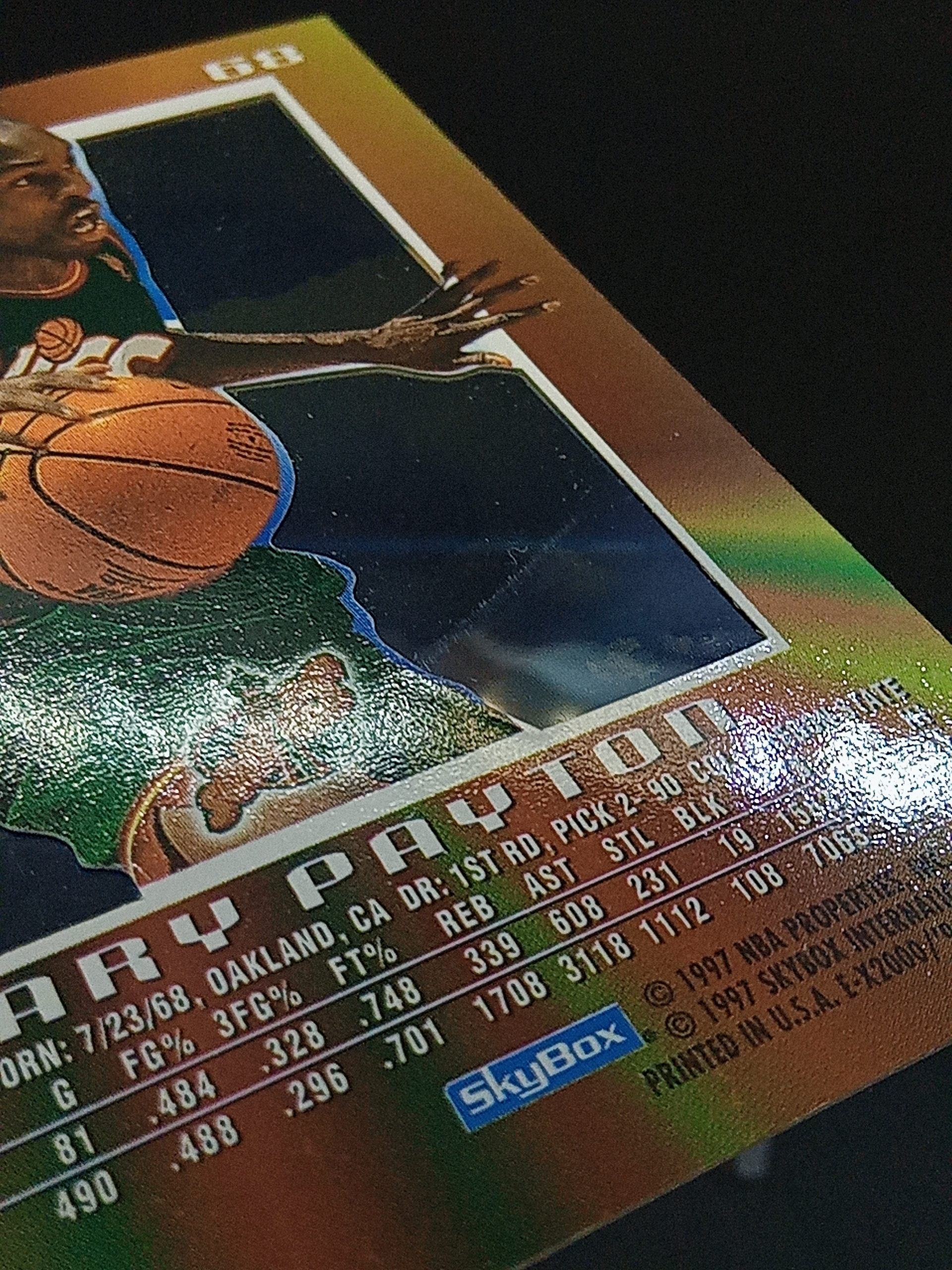 【DC拍卖】9.29小科比(微瑕) `1996-97 Skybox E-X2000 #68 Gary Payton 加里佩顿 西雅图超音速 经典橙金折射老卡,手套`