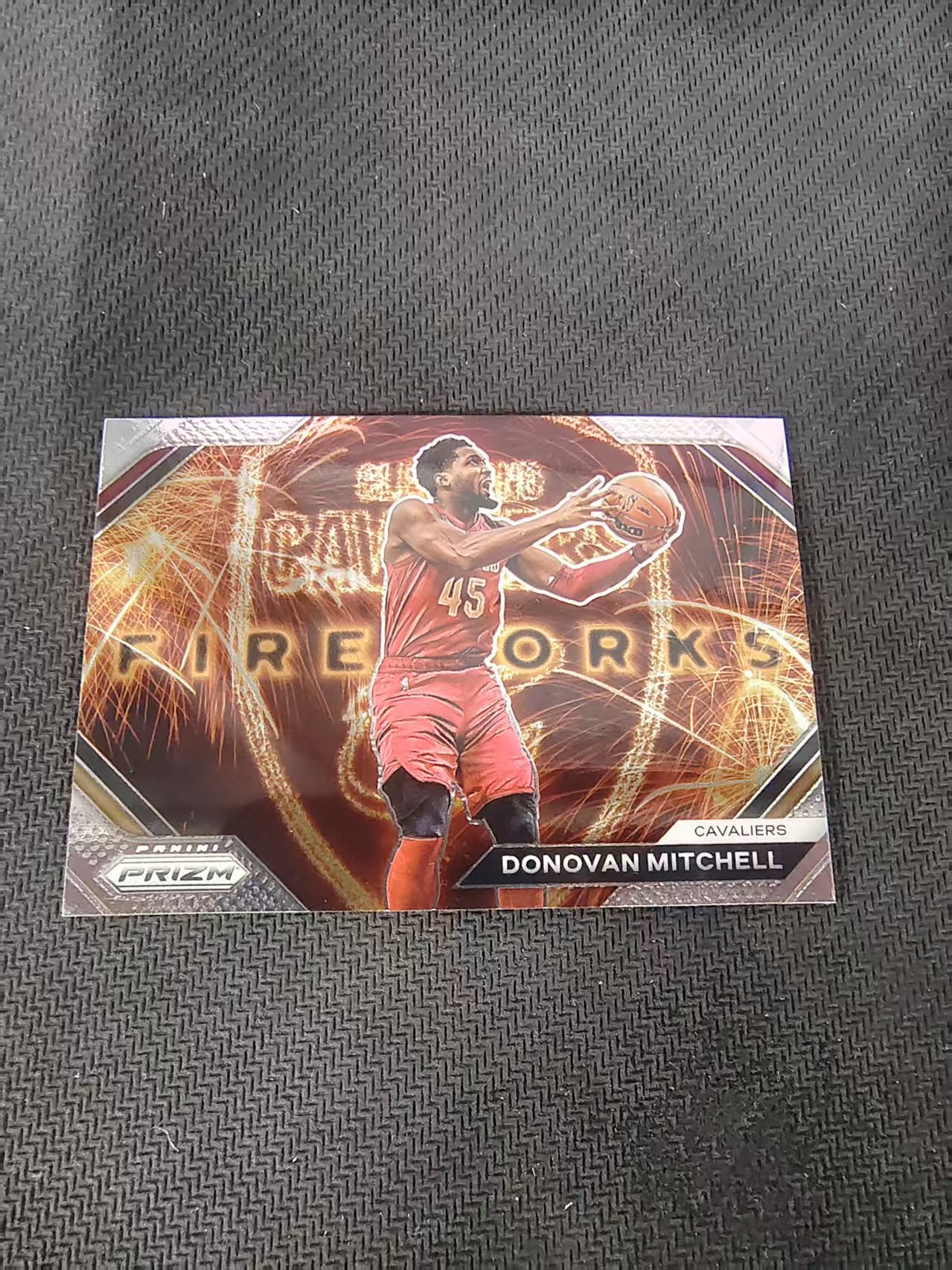 【可合并,不累计】2023-24 Panini Prizm Donovan Mitchell pz 骑士 多诺万 米切尔 烟花特卡 PZ 划痕 边角微瑕 介意勿拍 #18