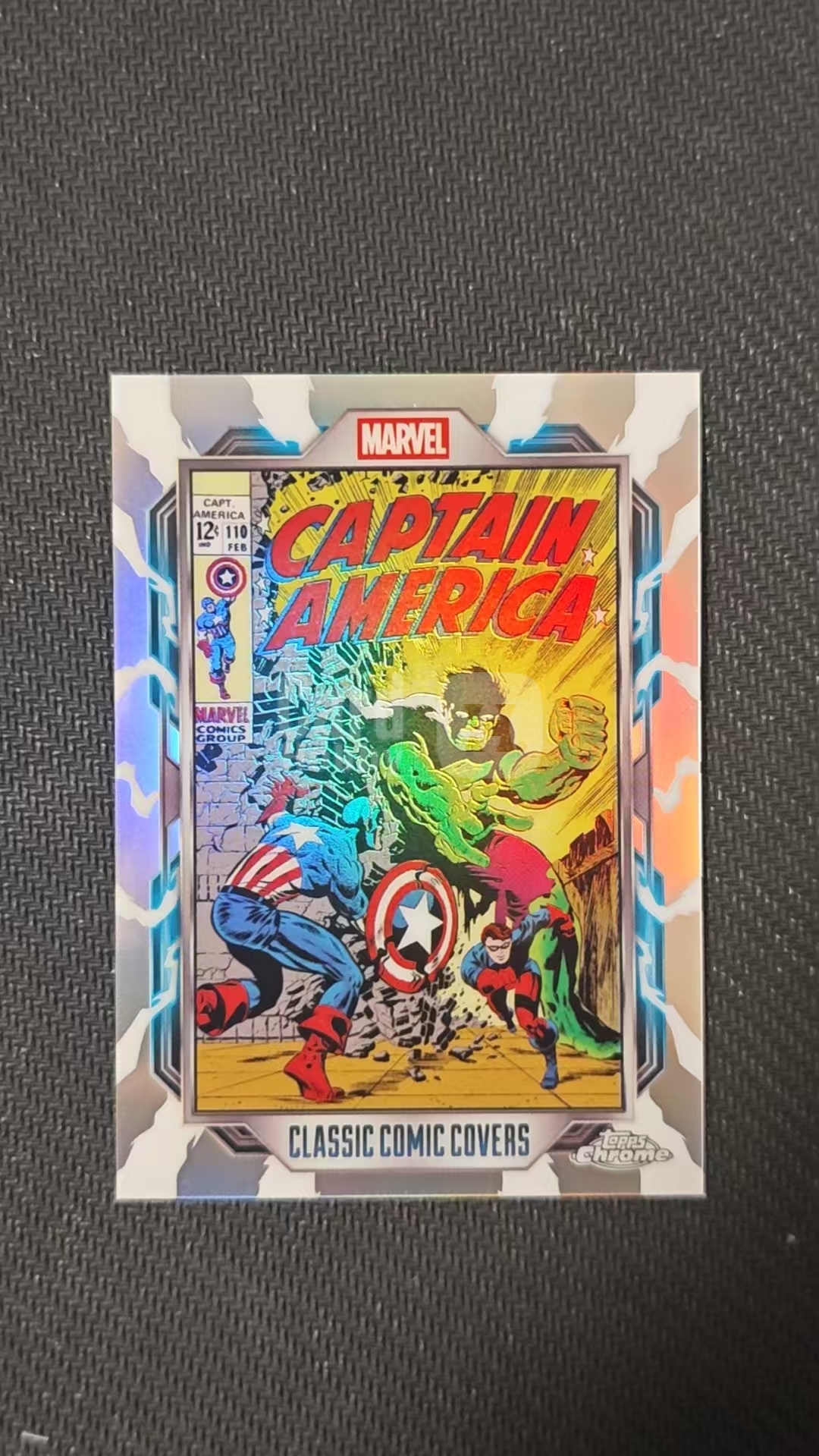 2026 Topps Chrome 经典漫画封面特卡 【有品代卖】漫威 MARVEL 《Captain America》美国队长大战绿巨人,巴基 CC-09 值得收藏 折射 卡品如图/sushi