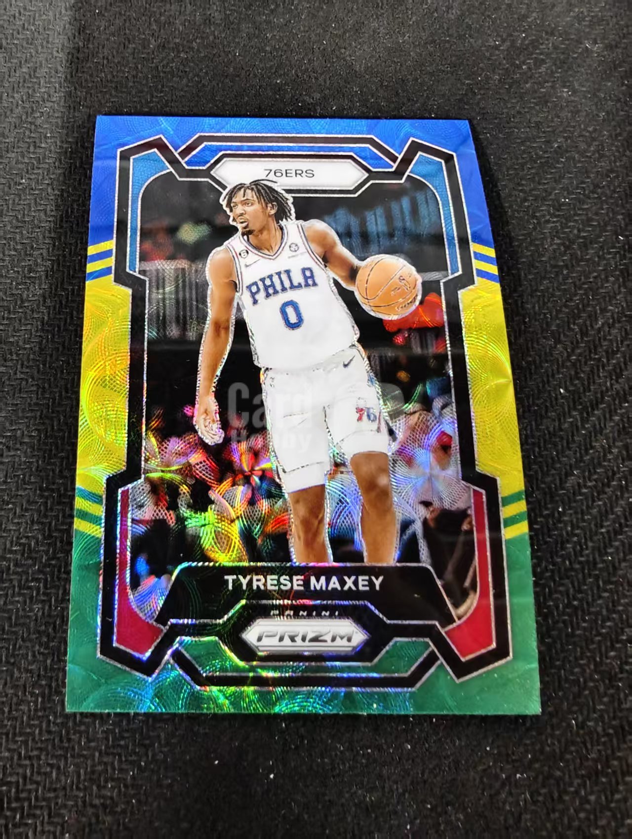 2023-24 Panini Prizm Tyrese Maxey 76人 泰雷塞 马克西 三色圈圈折 PZ 划痕 边角瑕疵 #15