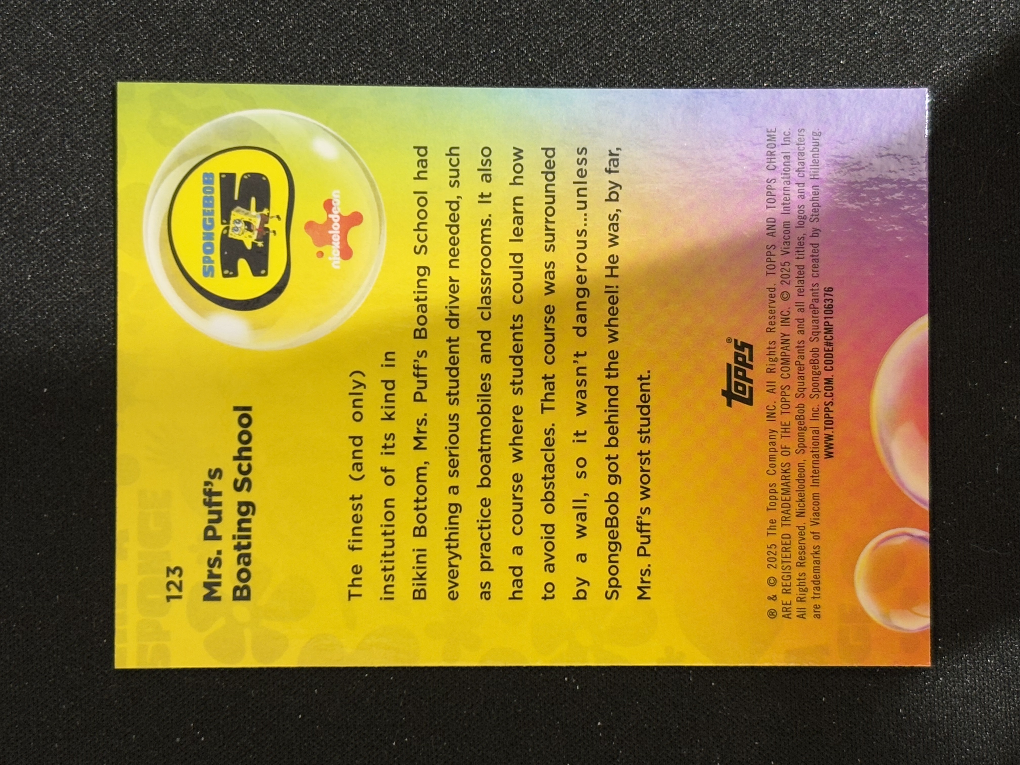 2025 Topps SpongeBob SquarePants 海绵宝宝 Chrome 海绵宝宝25周年蓝宝石 河豚老师驾校 绿碎冰折 /99编 - coke