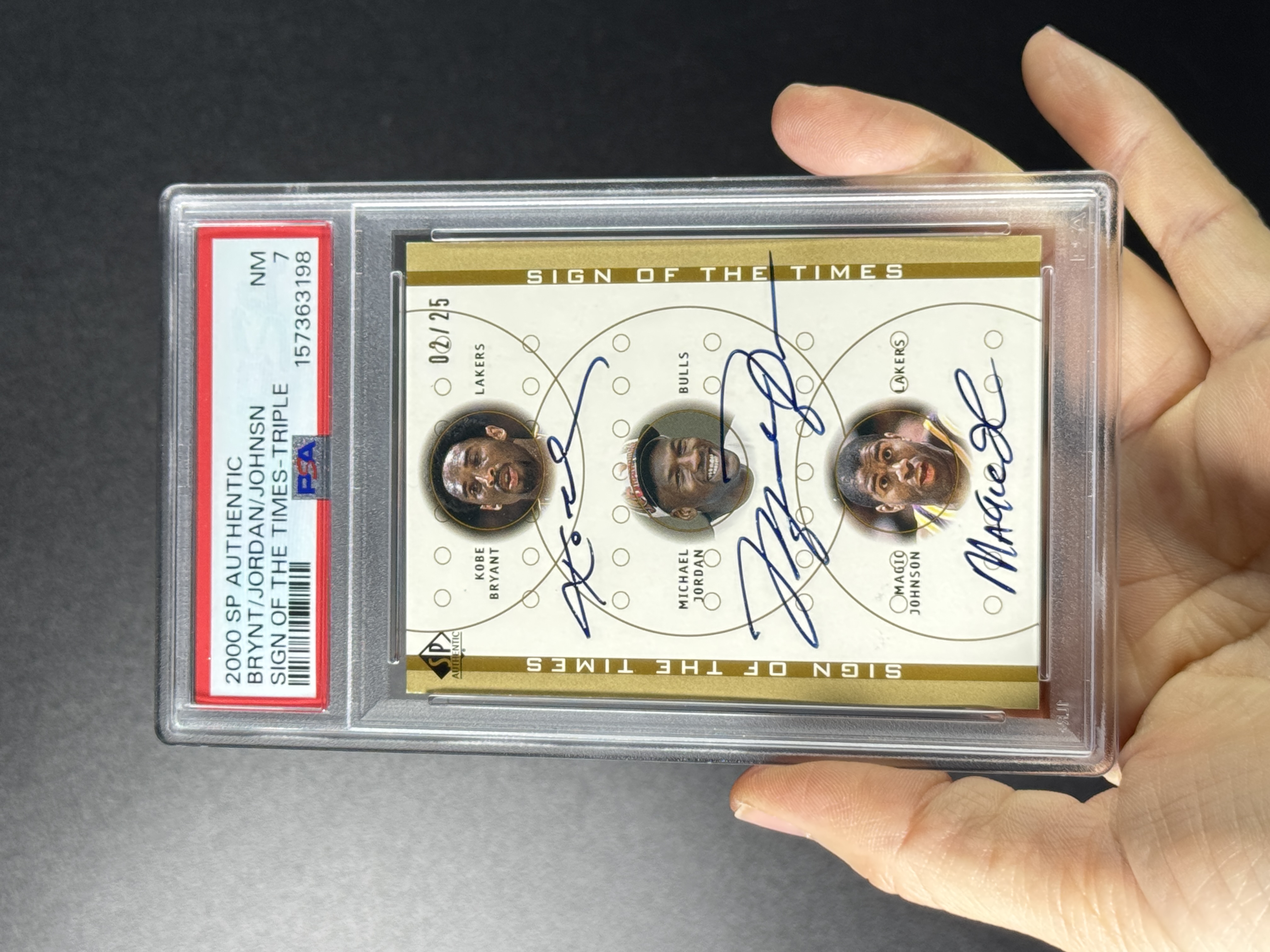 【喷子拍卖】2000-01 UD SPA Michael Jordan Kobe Bryant Magic 湖人 科比 布莱恩特 魔术师 约翰逊 公牛 迈克尔 乔丹 三签 签字 25编 卡签 系列hit PSA7 POP1 送订制壳 AZZ