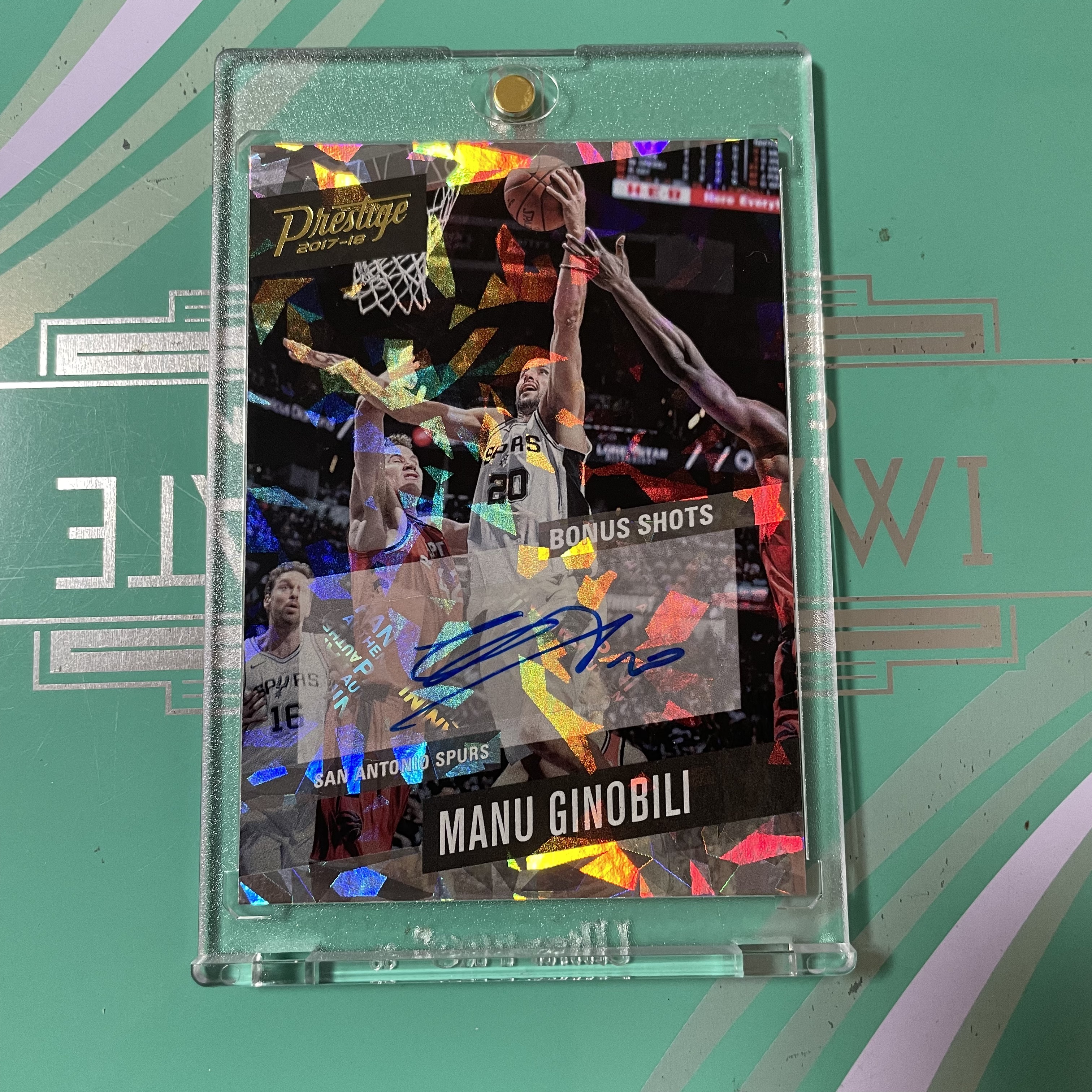 2017 Panini 荣耀 Manu Ginobili 吉诺比利 碎冰折射签字卡 选图帅气有上镜的味道 20分钟乔丹 邓肯最靠谱队友 雅典奥运带队击败詹姆斯艾弗森领衔梦之队ps边角小白