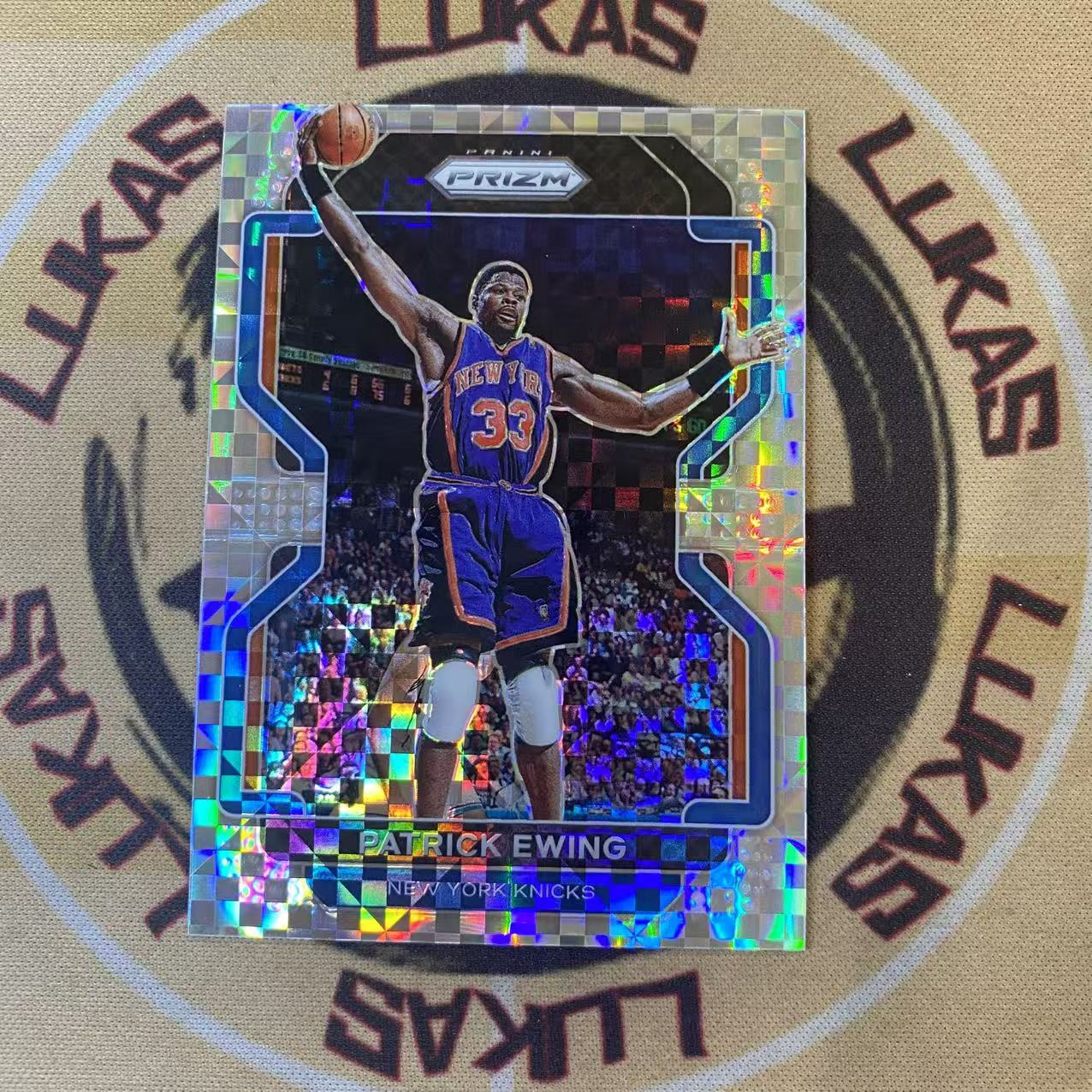 撸卡厮 Lukas 2122 prizm 尼克斯 大猩猩 帕特里克 尤因 Patrick Ewing 大比例 8编 格子折 尾编 8/8 折射卡 小彩虹 必备 此次拍卖基本成套(DU)