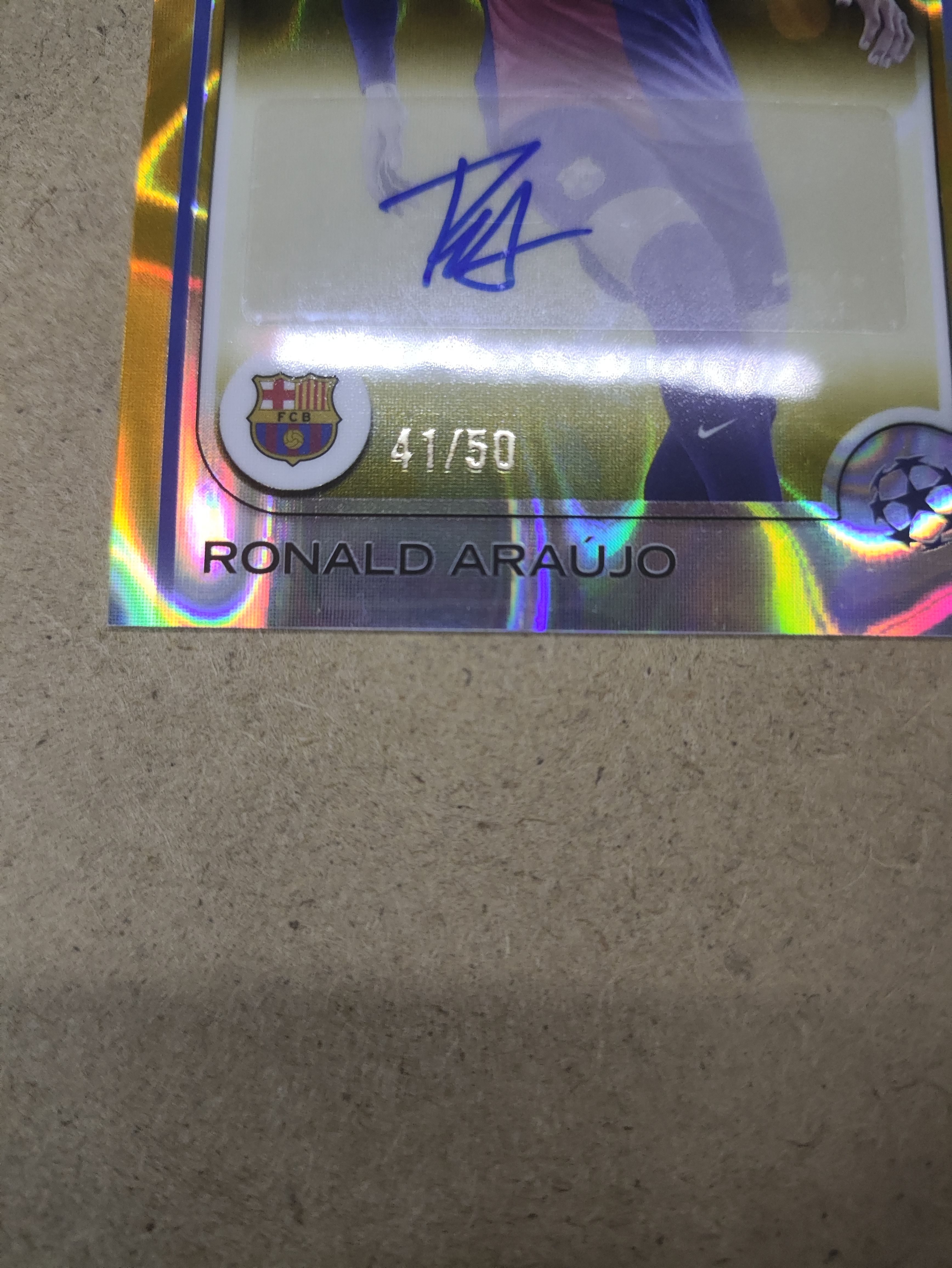2025 Topps Chrome Ronald Araujo 欧战 阿劳霍 签字 35/50编 金折 金熔岩折 巴塞罗那 巴萨 卡品瑕疵如图 收藏必备