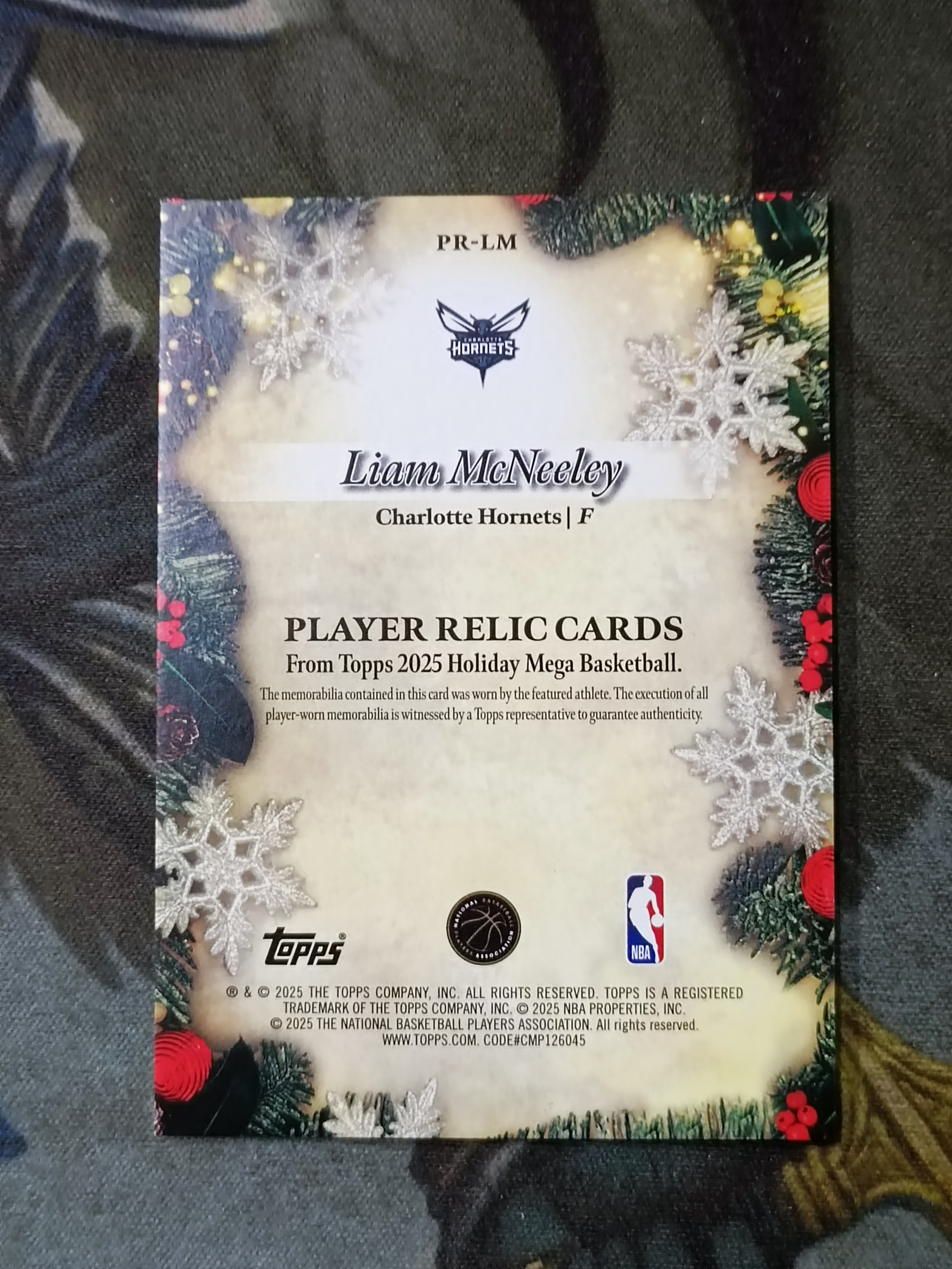 2025-26 Topps Holiday Liam McNeeley RC 麦克尼利 新秀 球衣实物 Player Relic 黄蜂(品见大图)《苏州卡通》J【GJY】