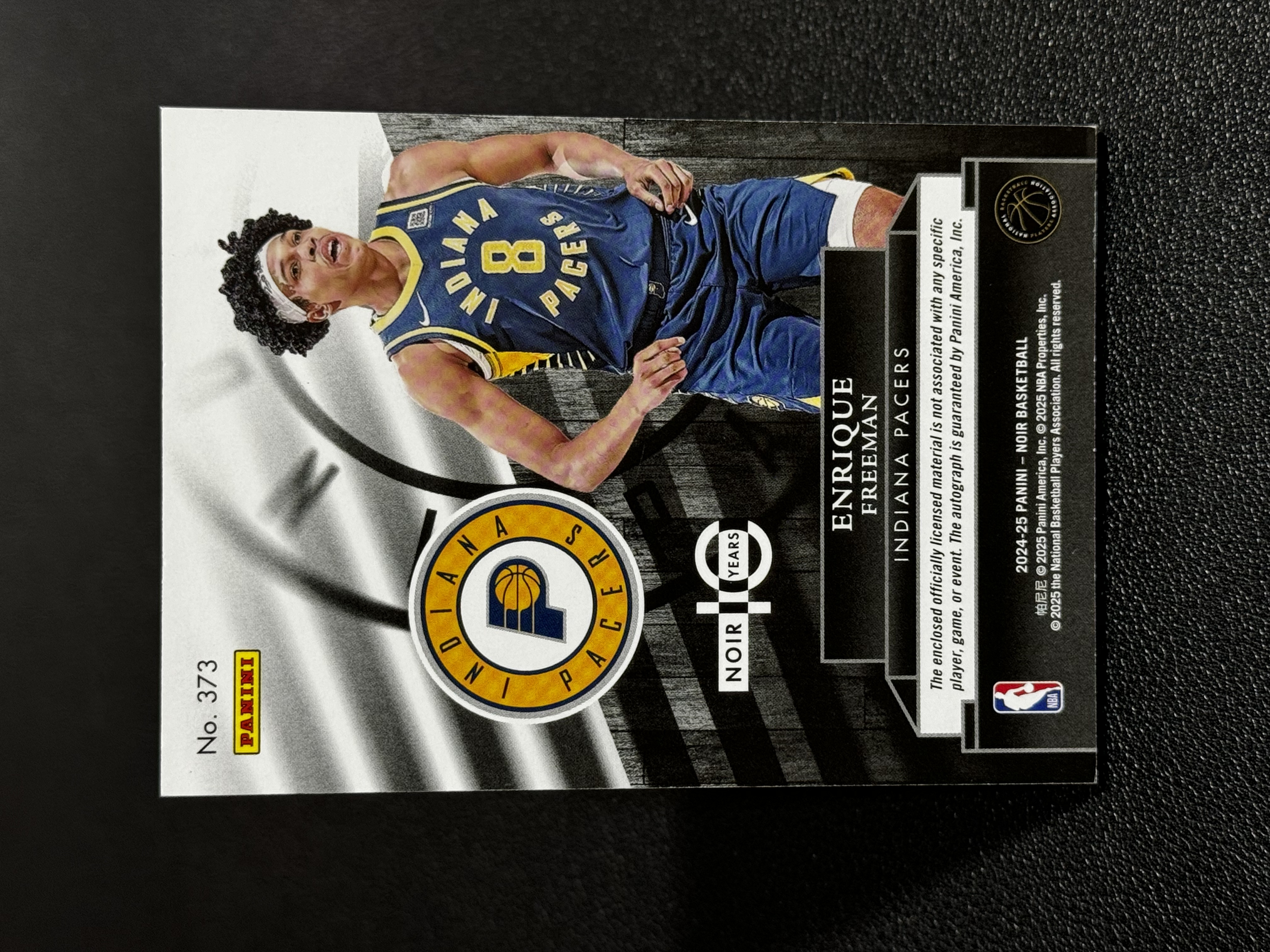 2025 Panini Noir 诺尔 99编 步行者 恩里克・弗里曼 Enrique Freeman 签字 卡签 Auto RC 新秀 Patch PRA 潜力无限 LWDG