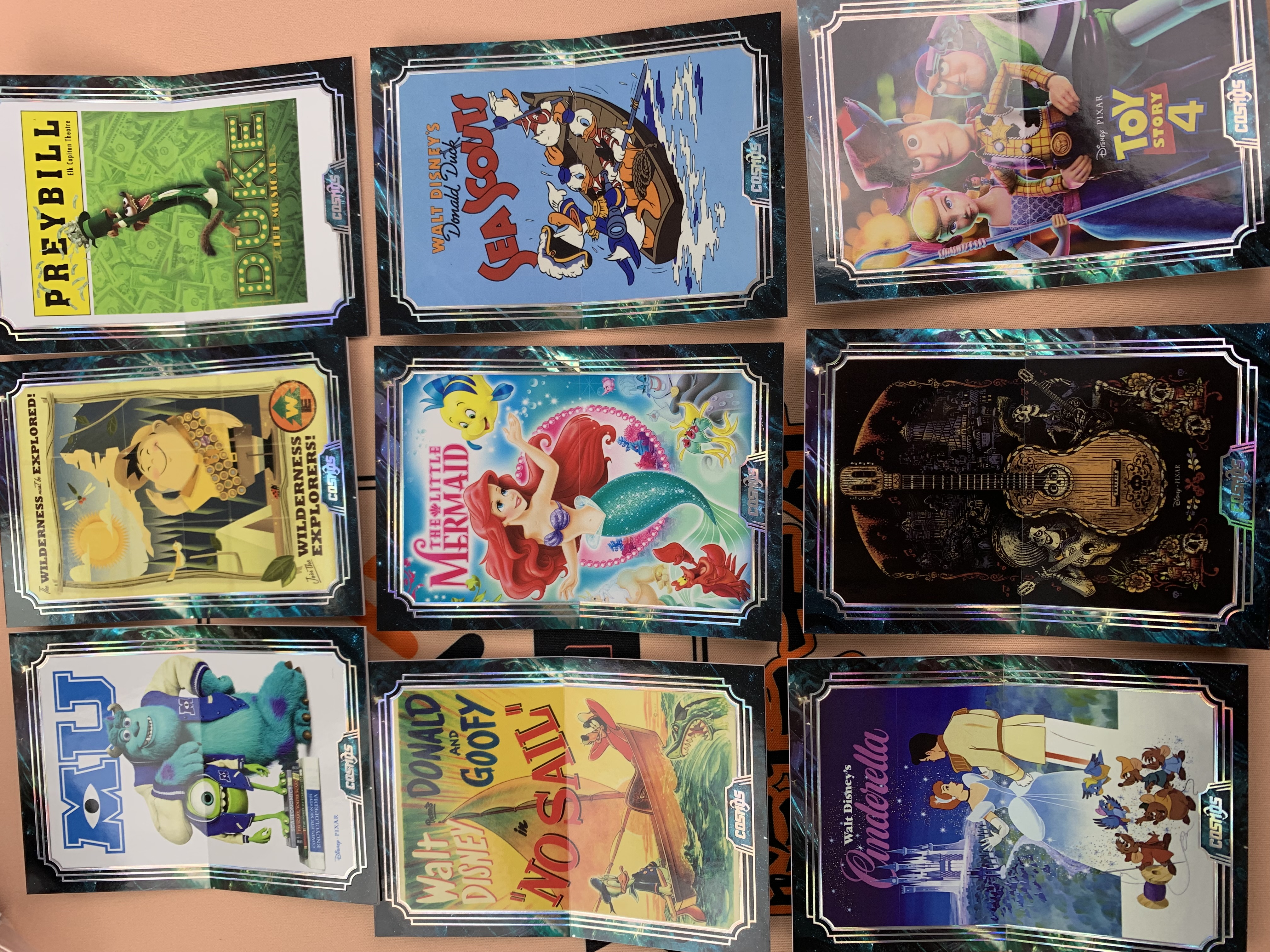 2025 Kakawow Disney 迪士尼 9张lot 海报小书 不重复 卡品如图 关联:米奇 米妮 史迪奇 小熊维尼 乐佩 艾莎 贝儿 爱丽儿 topps 5