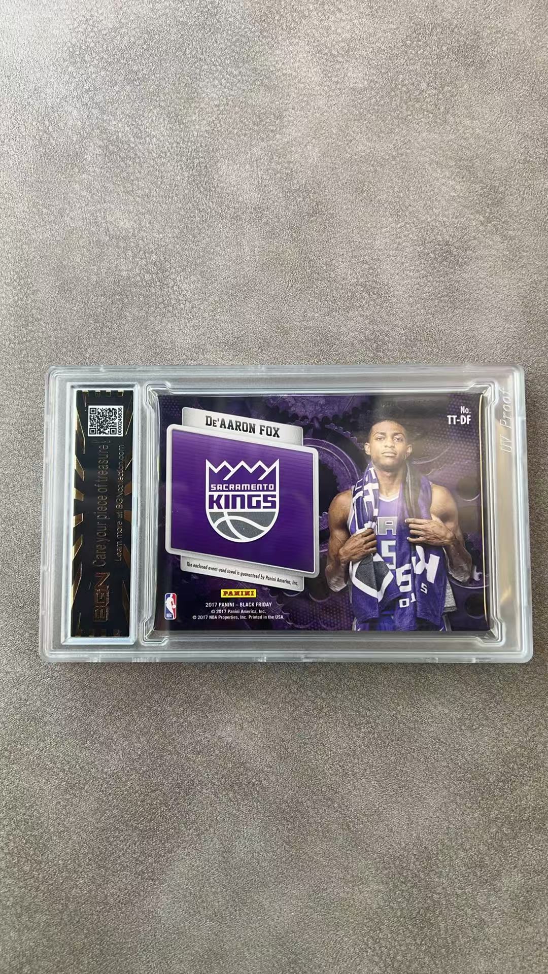 6457【330球星卡实体店代卖】2017 帕尼尼 黑色星期五 黑5 小狐狸 达龙 福克斯 De'Aaron Fox 国王新秀RC 05/10编 低编同背 大窗实物 BGN8 仅顺丰寄付(AP9)
