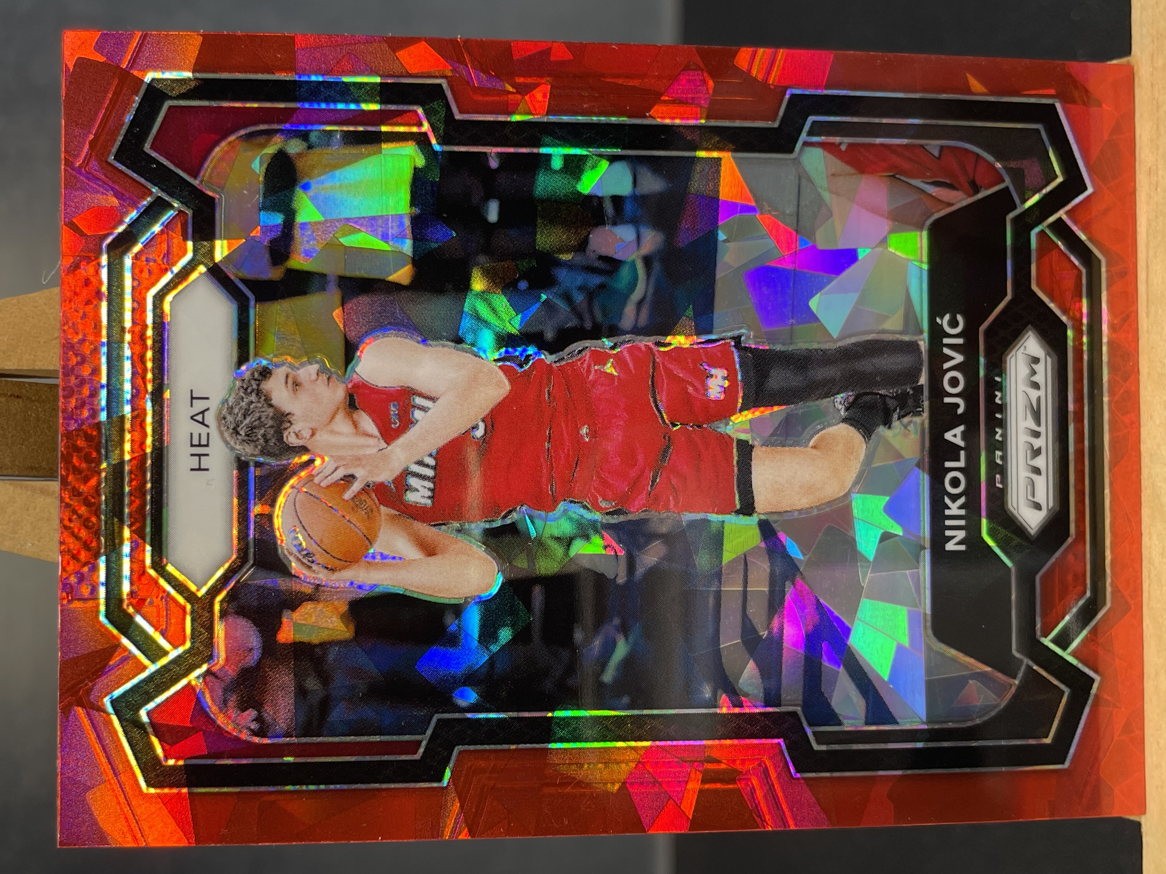 (A3) 2023-24 PANINI PRIZM 红碎冰 尼古拉 约维奇 热火 近期大热球星 收藏凑套必备 卡品如图 !!!