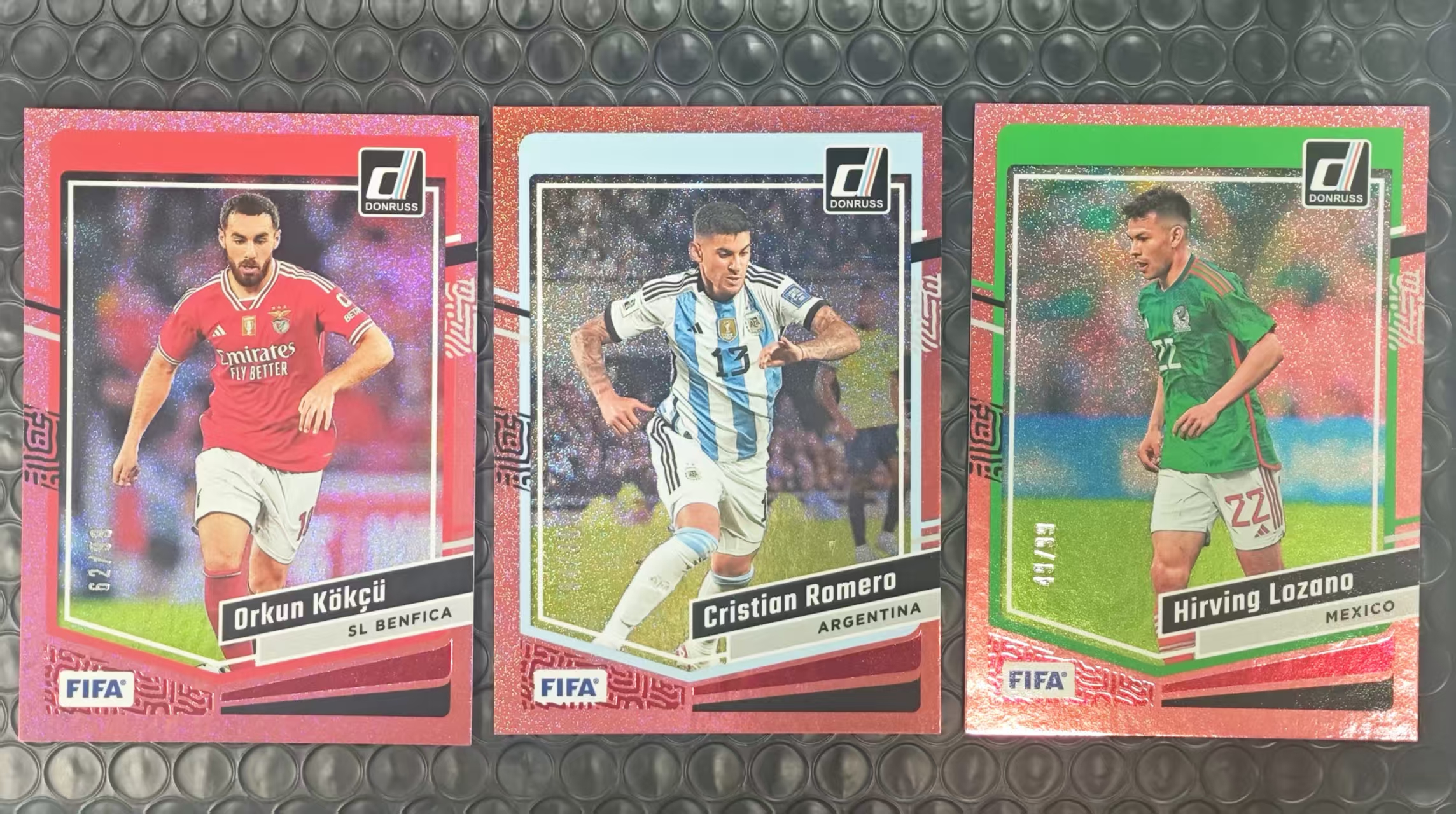 2023-24 Panini Donruss Cristian Romero 杜蕾斯 罗梅罗 柯克曲 洛萨洛 D版 /99编 红碎点折 折射 3张打包LOT 卡品如图【原地起飞卡社】MVP11.6