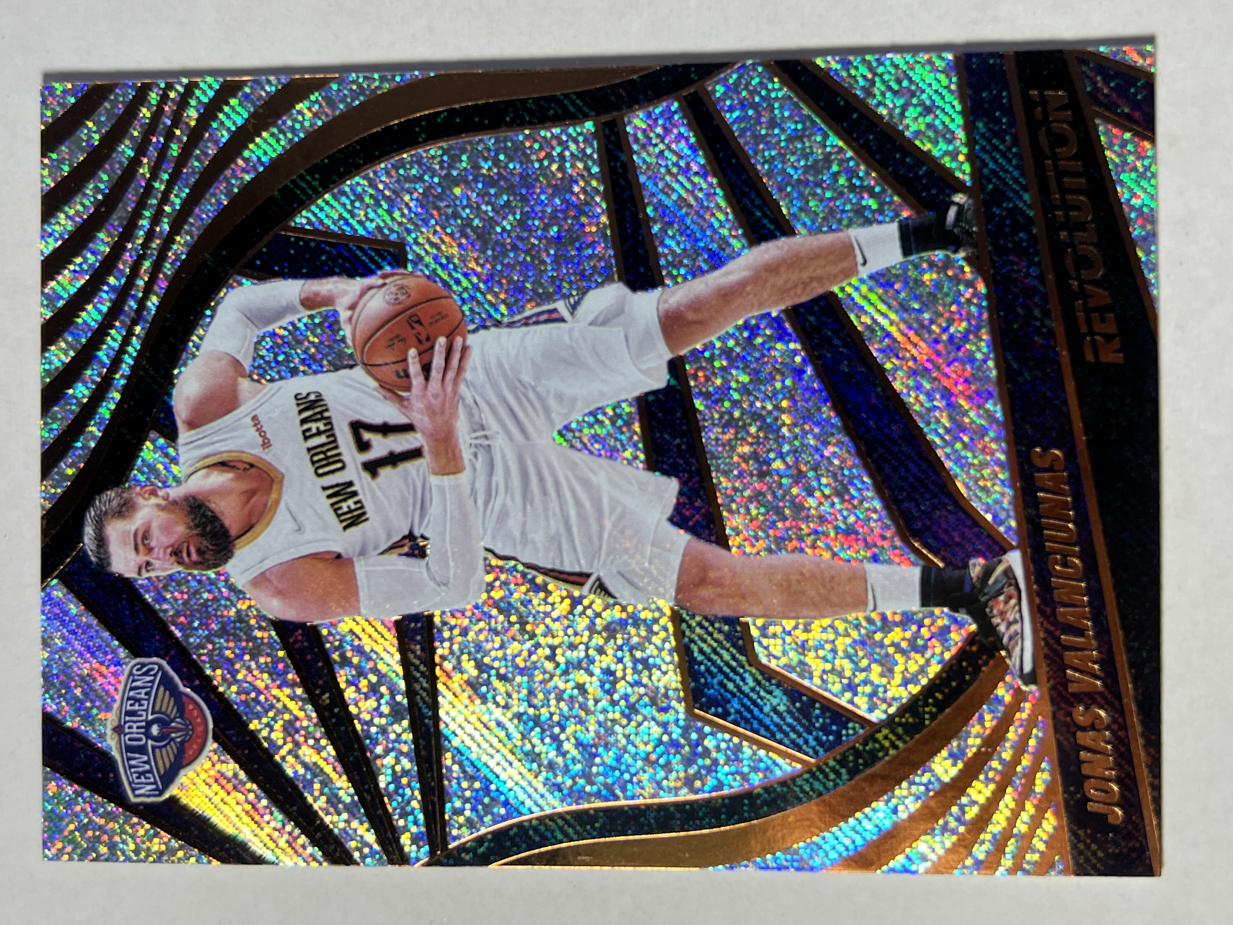 2021-22 Panini Revolution Jonas Valanciunas 约纳斯 瓦兰丘纳斯 鹈鹕队 折射卡 热门球星 收藏必备 #45