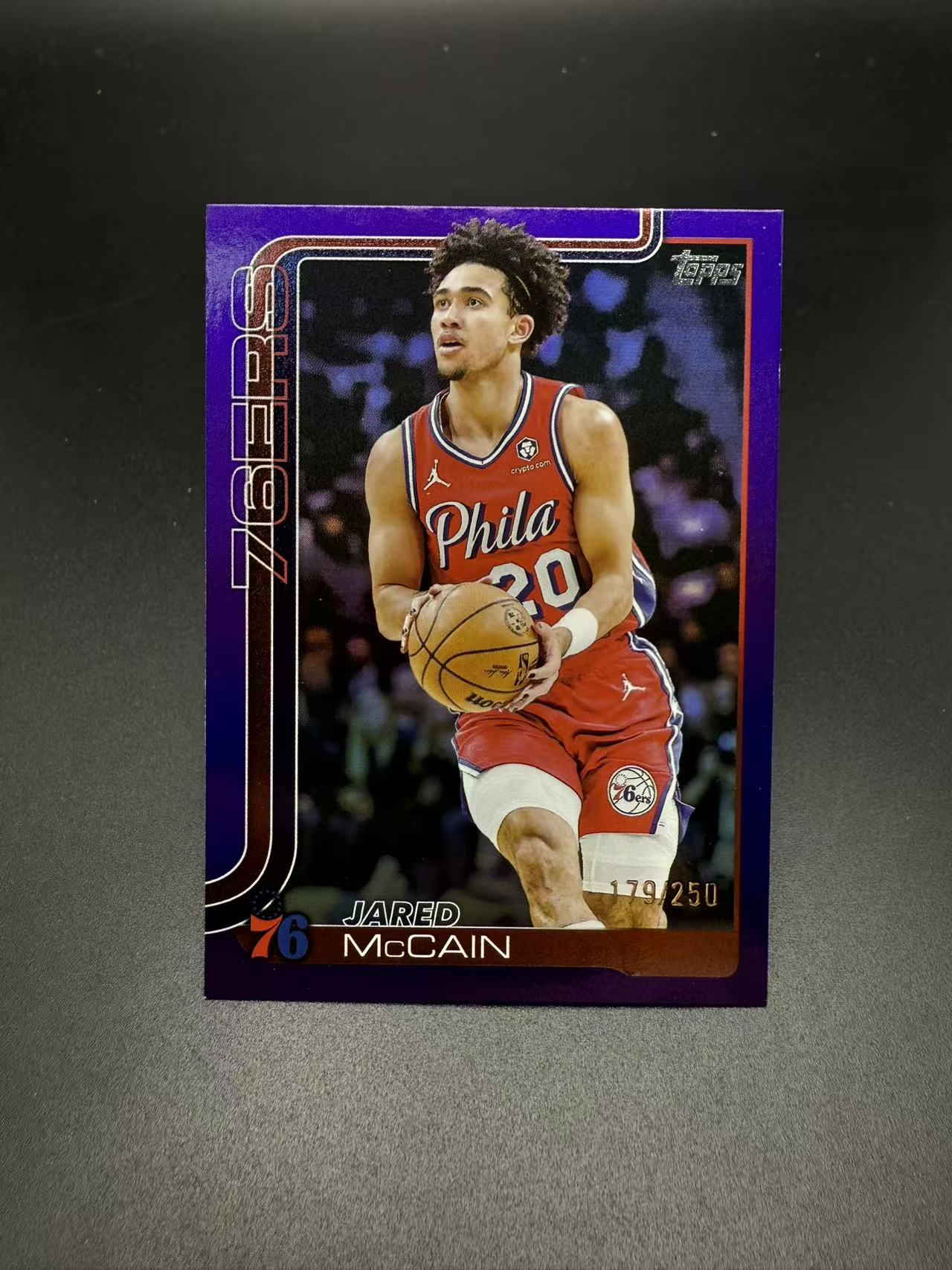 2025 Topps Flagship Jared McCain #24 贾里德 麦凯恩 魔仙哥 新秀次年 76人 紫折 250编 专收必备 yyq